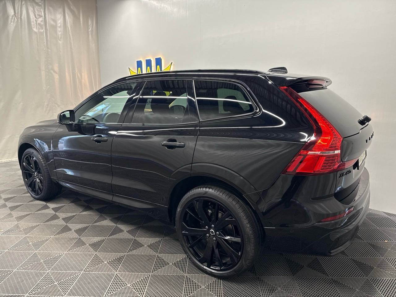 VOLVO XC60 B5 MHD AWD Black Edition Plus Geartronic-showroom-element-1