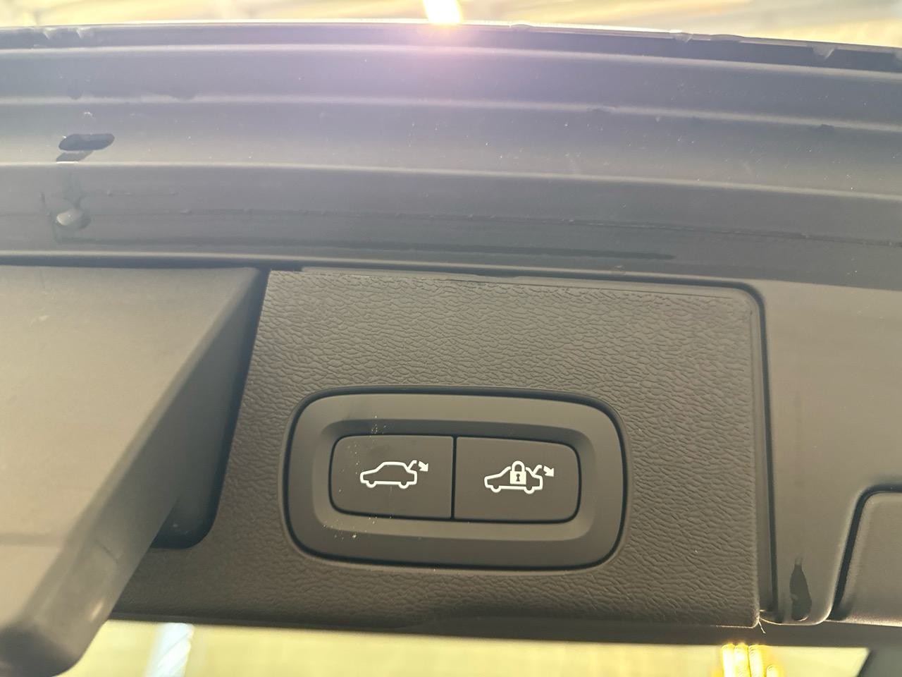 VOLVO XC60 B5 MHD AWD Black Edition Plus Geartronic-image-11