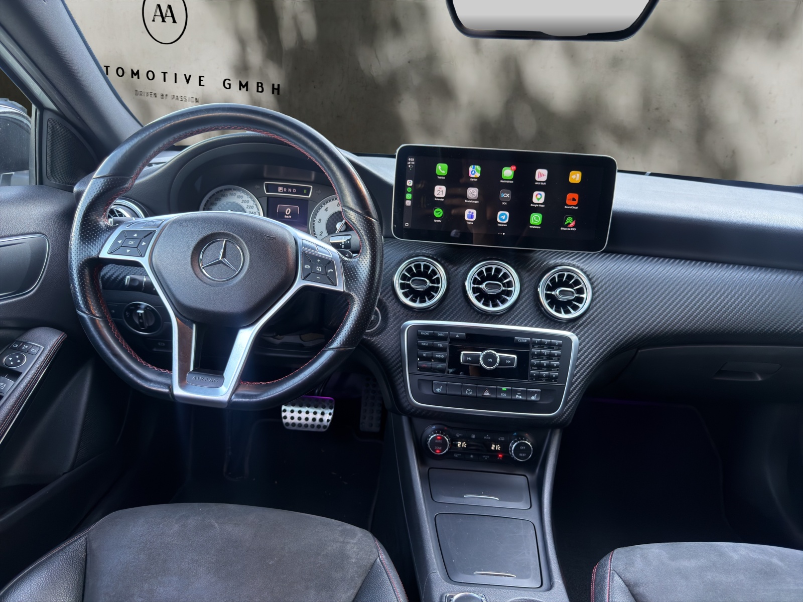 MERCEDES-BENZ A180 AMG Line-image-12