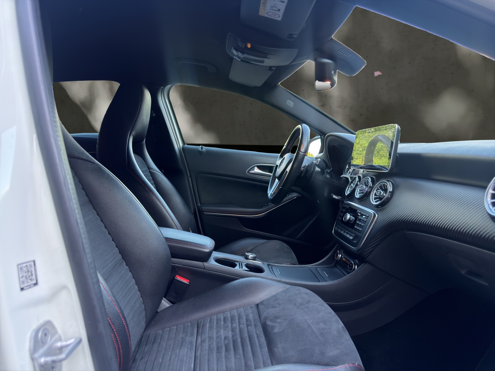 MERCEDES-BENZ A180 AMG Line-image-13