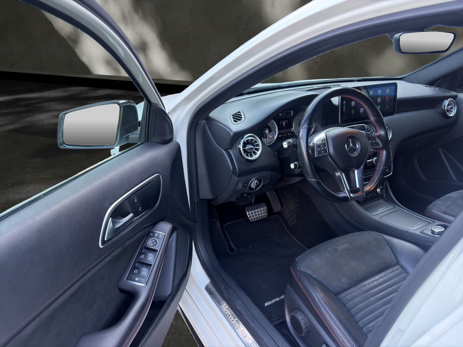 MERCEDES-BENZ A180 AMG Line-image-14