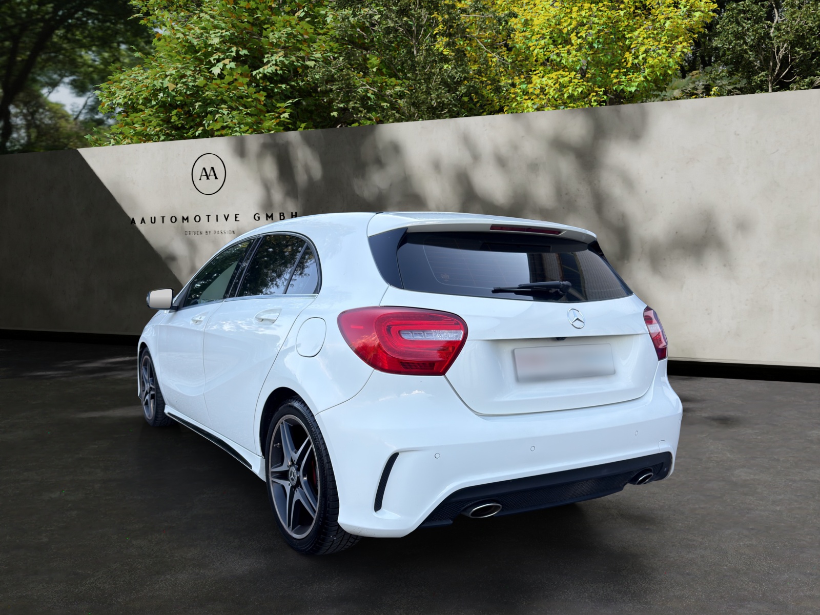 MERCEDES-BENZ A180 AMG Line-image-4