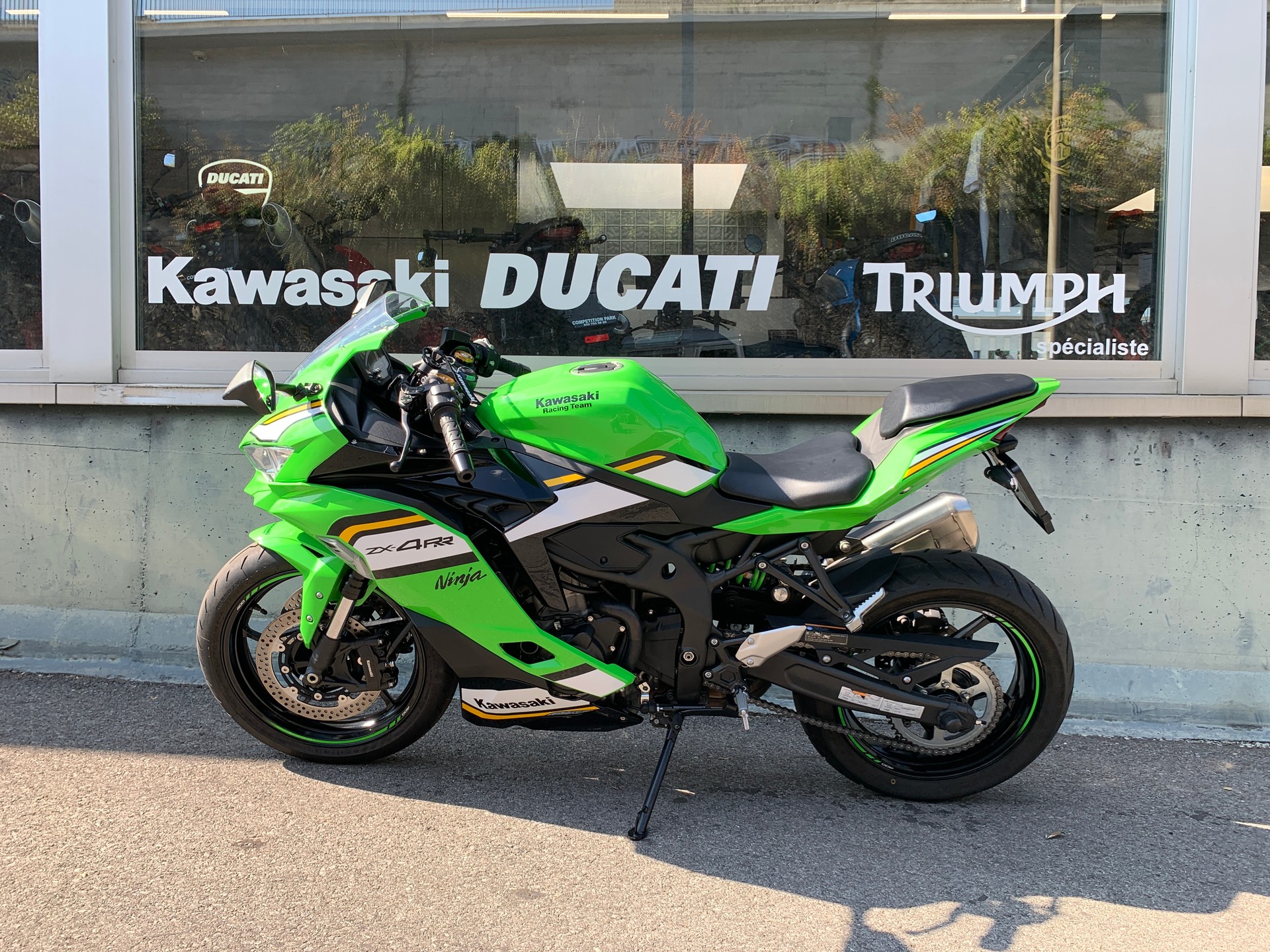 KAWASAKI NINJA ZX-4RR-showroom-element-1
