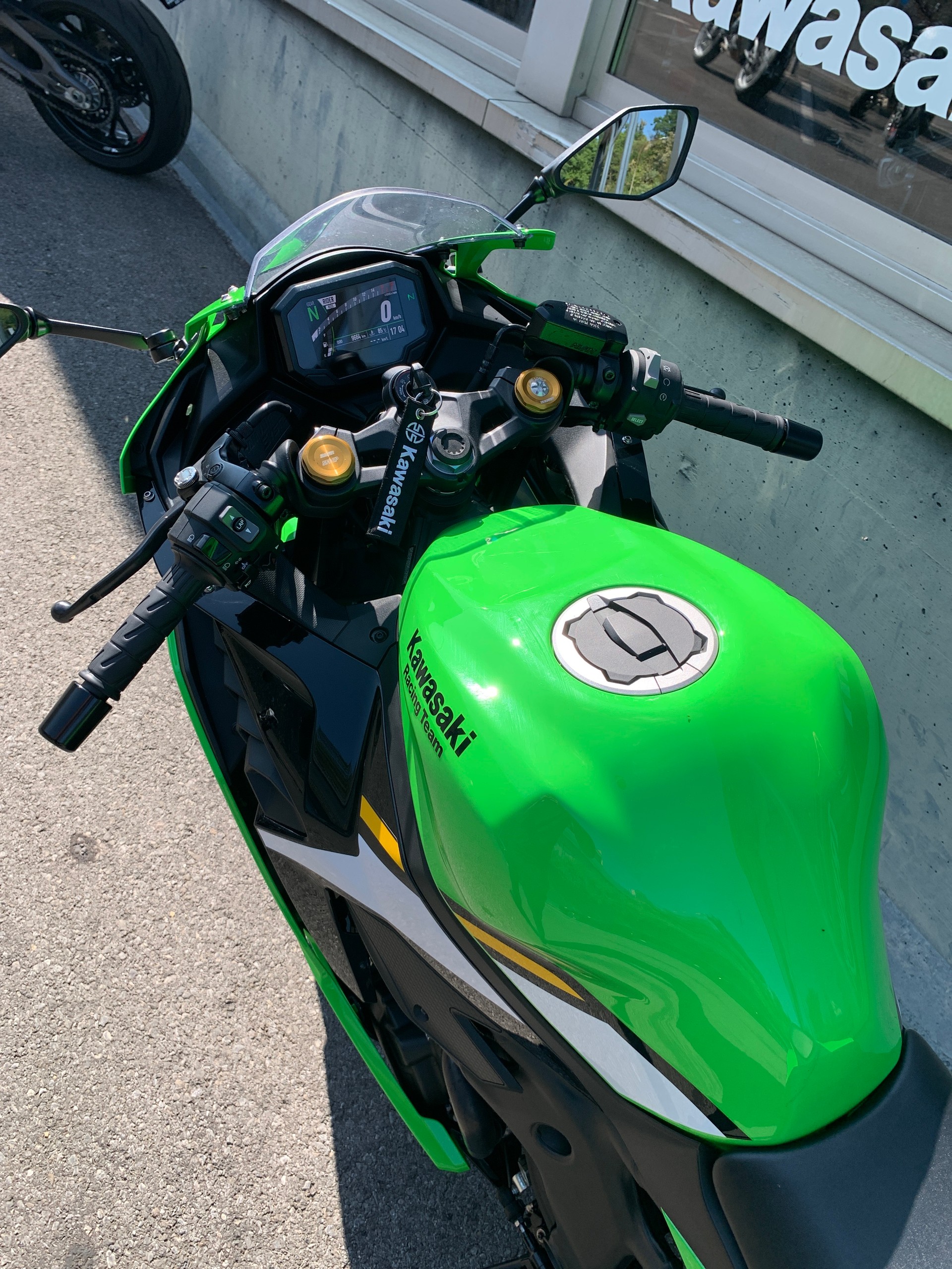 KAWASAKI NINJA ZX-4RR-showroom-element-3