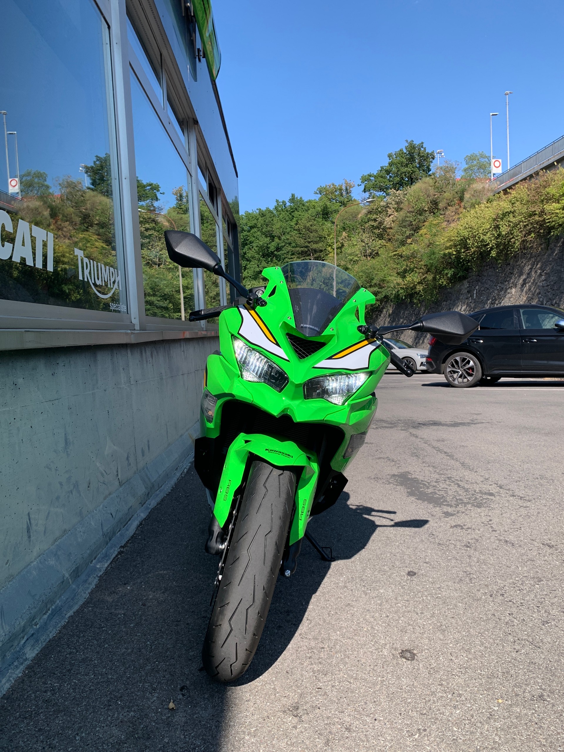 KAWASAKI NINJA ZX-4RR-showroom-element-2