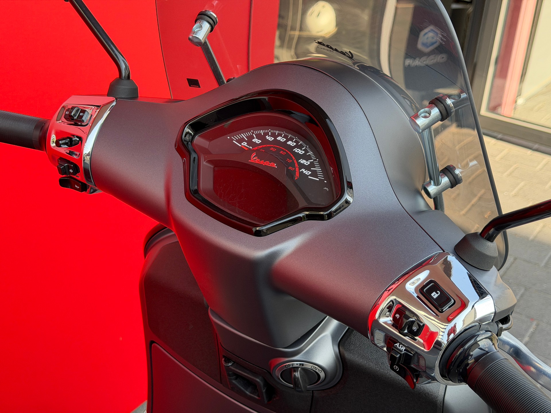 PIAGGIO Vespa GTS 125 Super Sport ABS-image-15