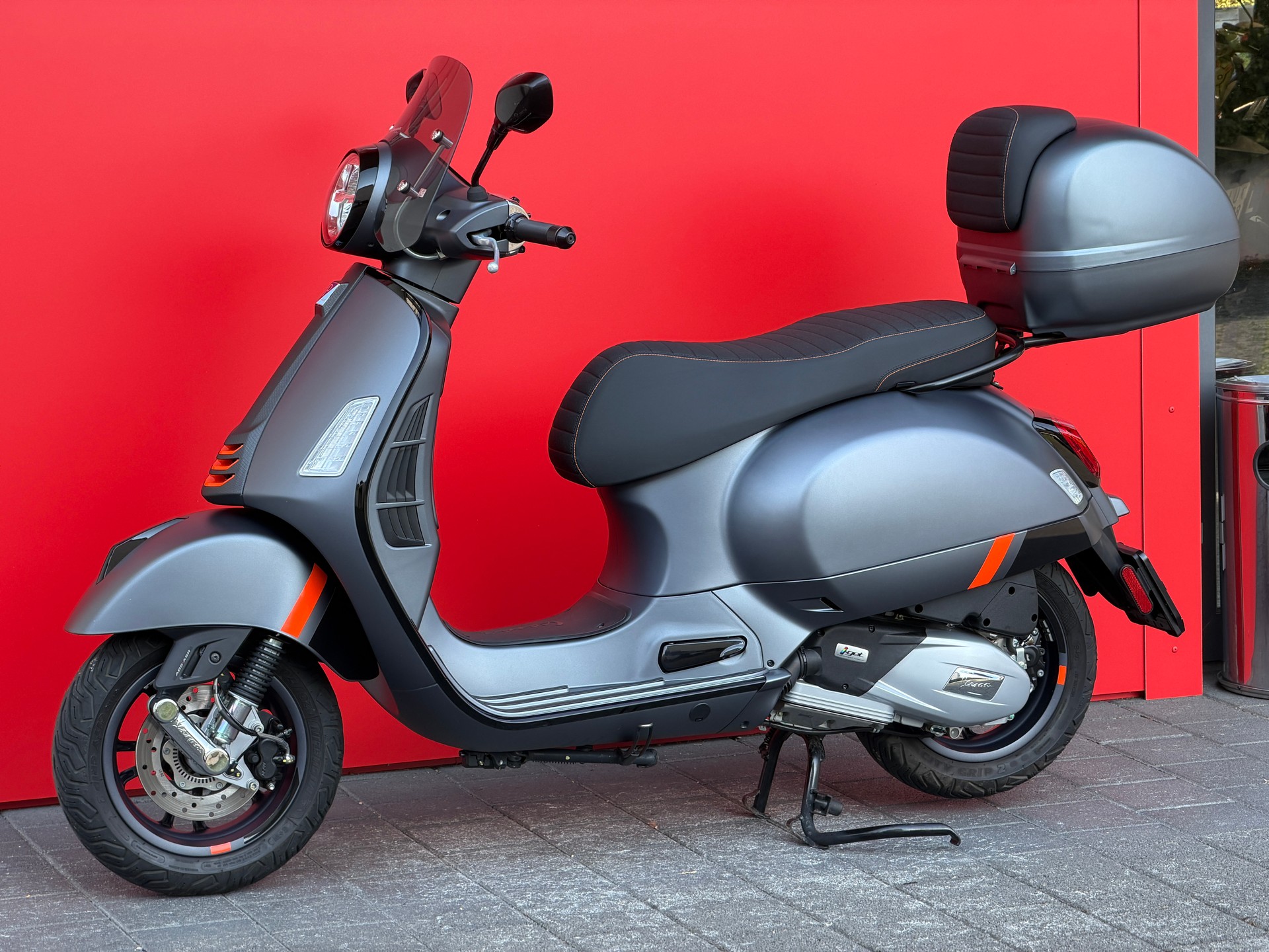 PIAGGIO Vespa GTS 125 Super Sport ABS-image-10