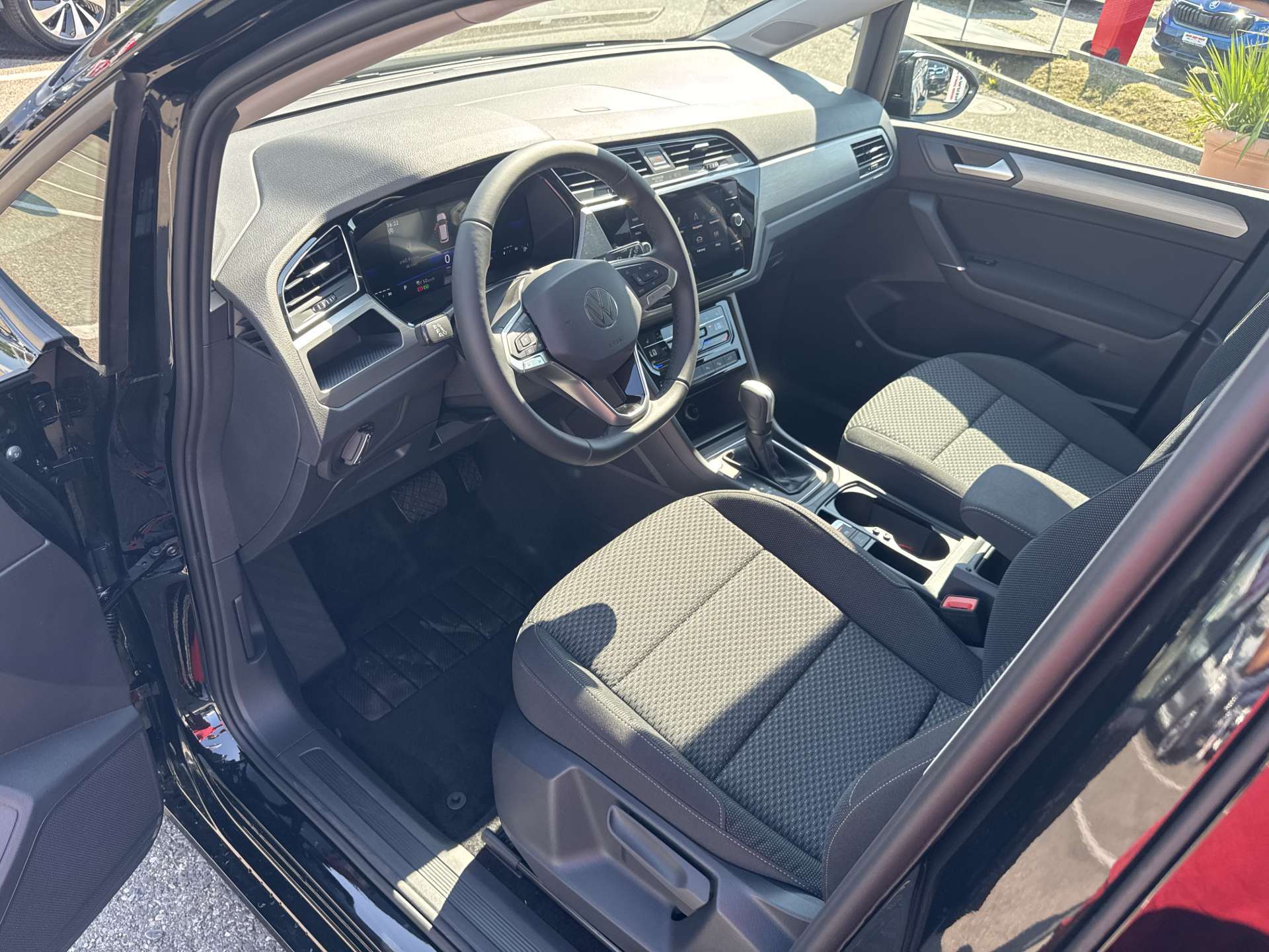 VW Touran 1.5 TSi EVO Comfortline Edition DSG-Automat 7-Plätzer-image-5