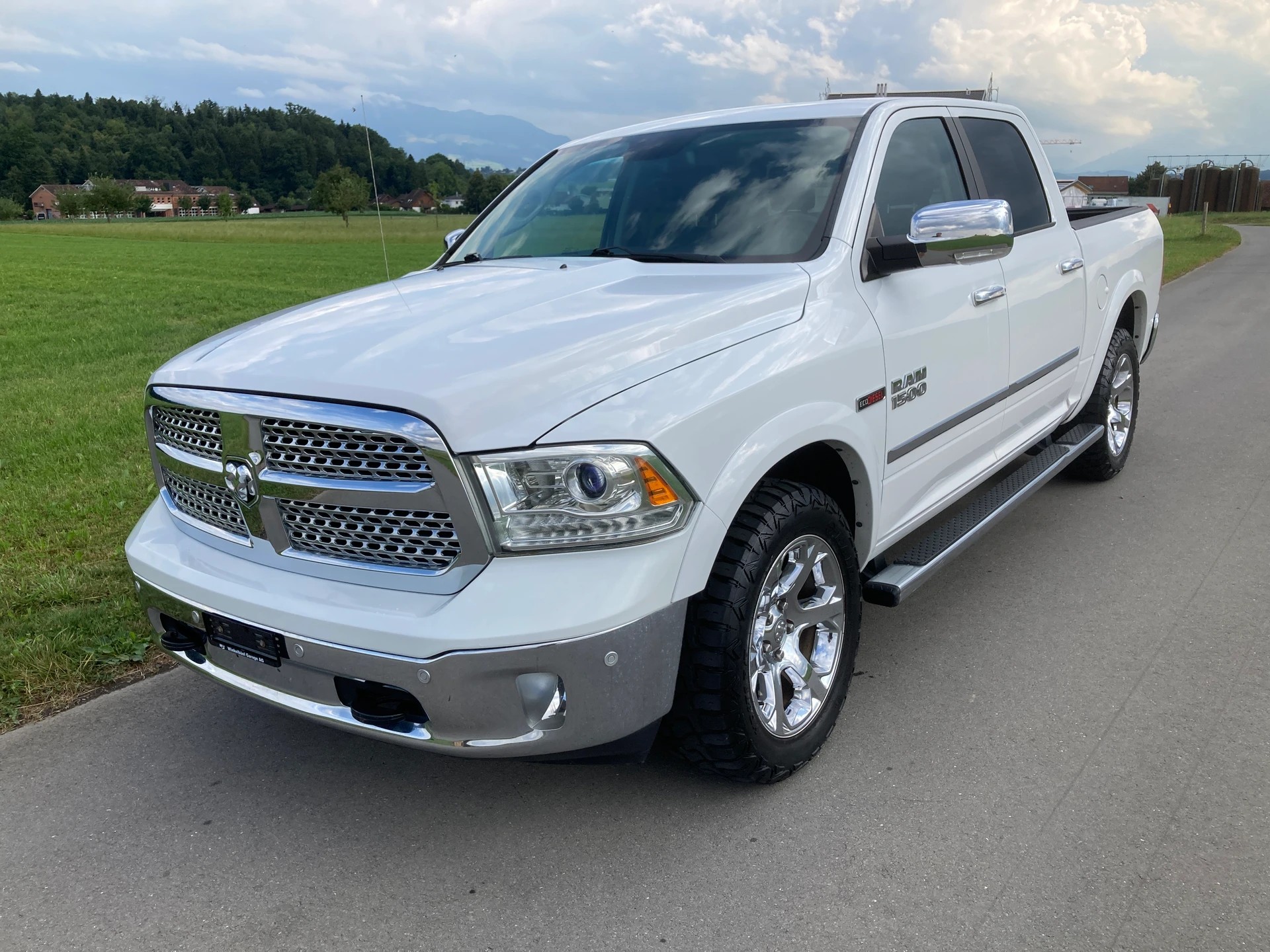 DODGE CrewCab Laramie Diesel **Anhängerkupplung 3.5t **-image-0