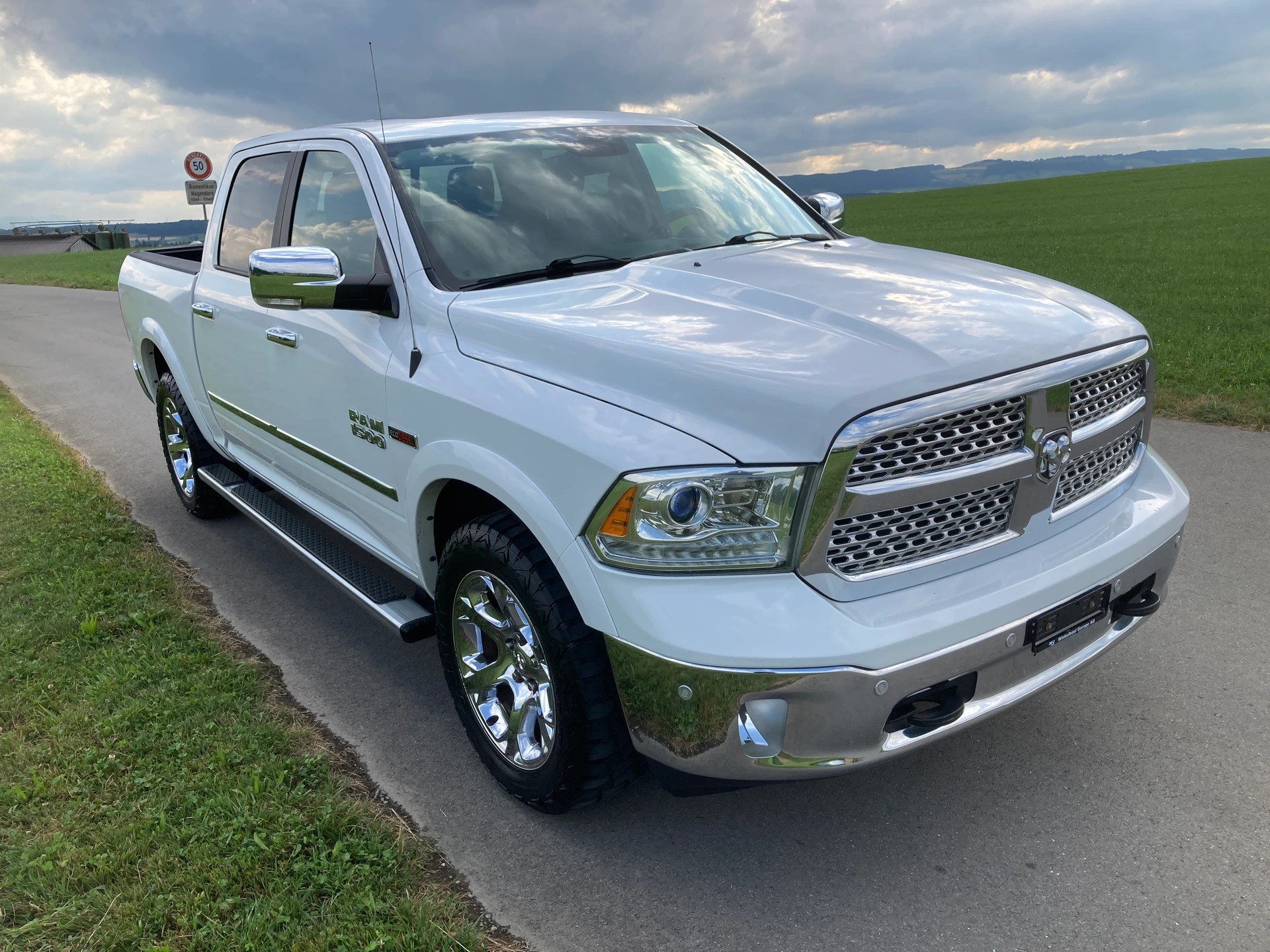 DODGE CrewCab Laramie Diesel **Anhängerkupplung 3.5t **-image-1