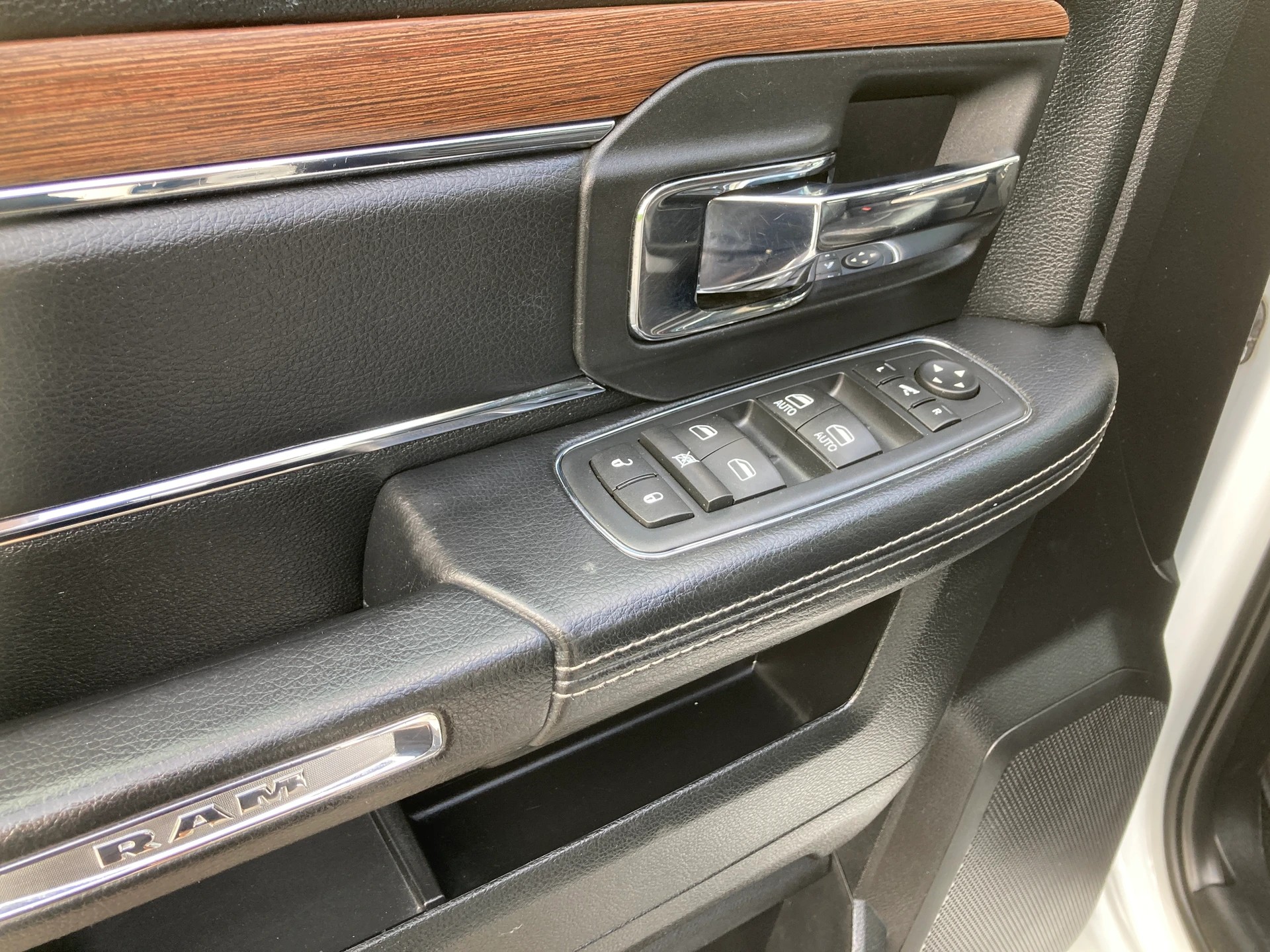 DODGE CrewCab Laramie Diesel **Anhängerkupplung 3.5t **-image-10