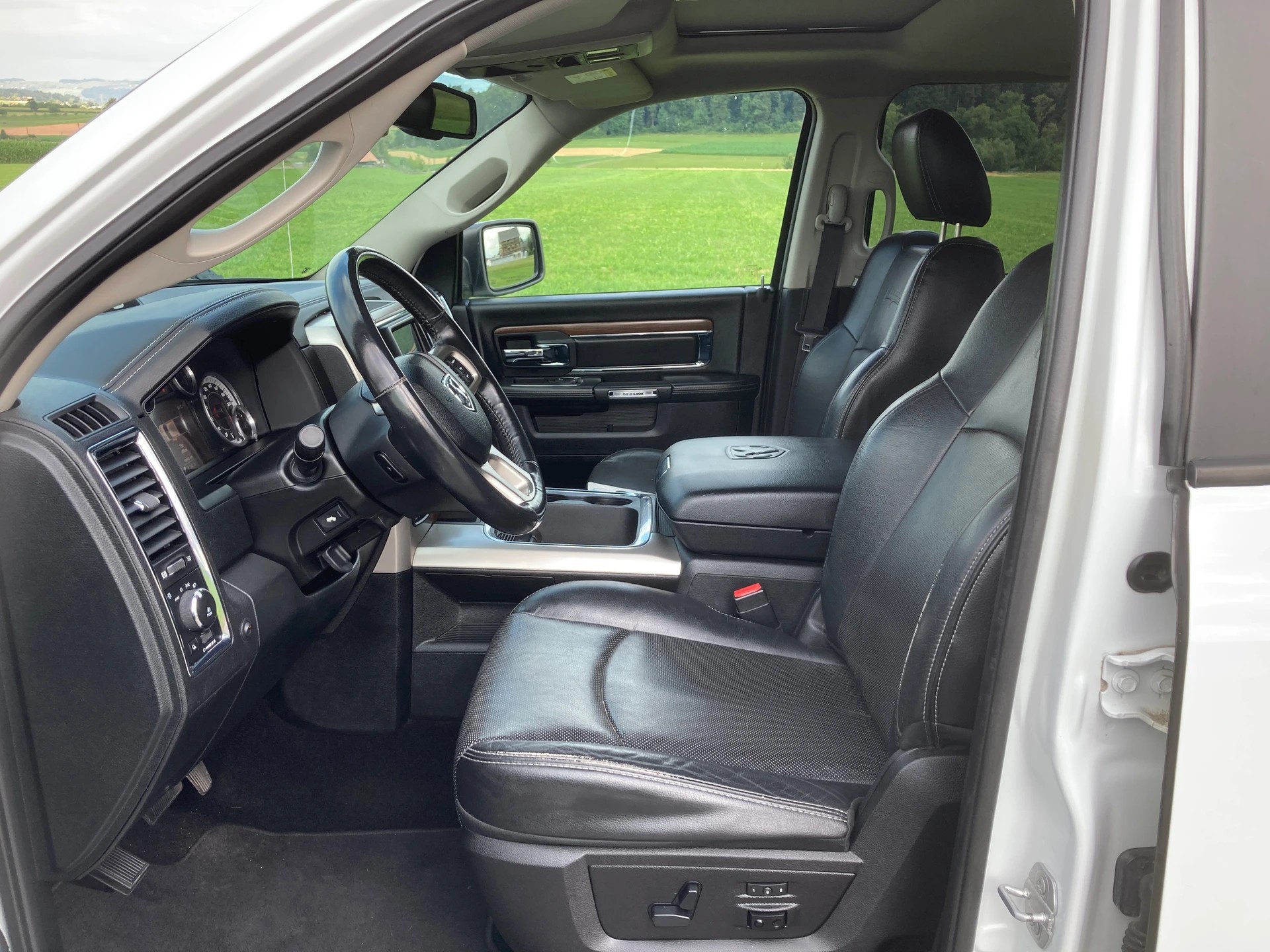 DODGE CrewCab Laramie Diesel **Anhängerkupplung 3.5t **-image-9