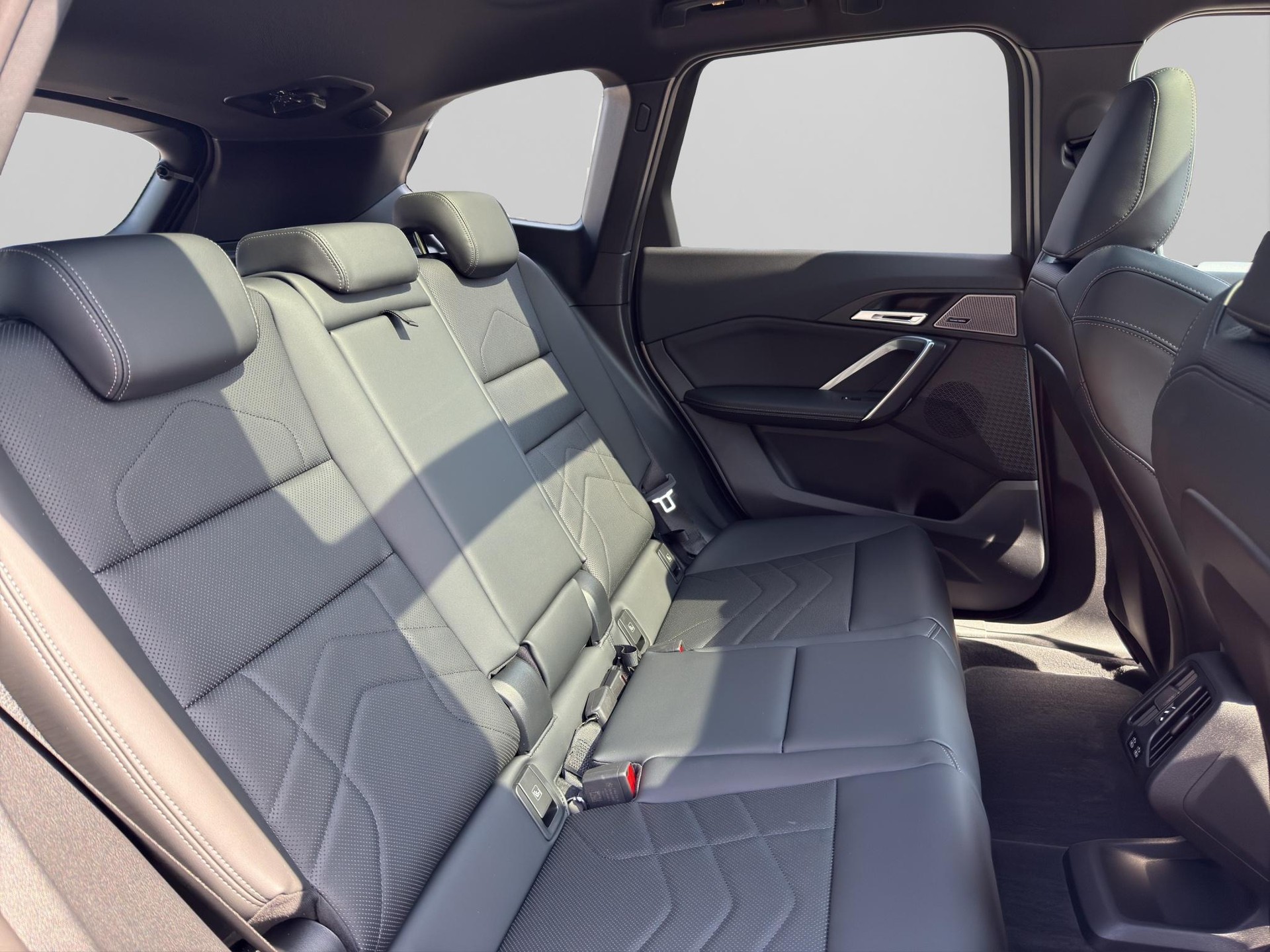 BMW X1 30e xDrive paddles-image-16