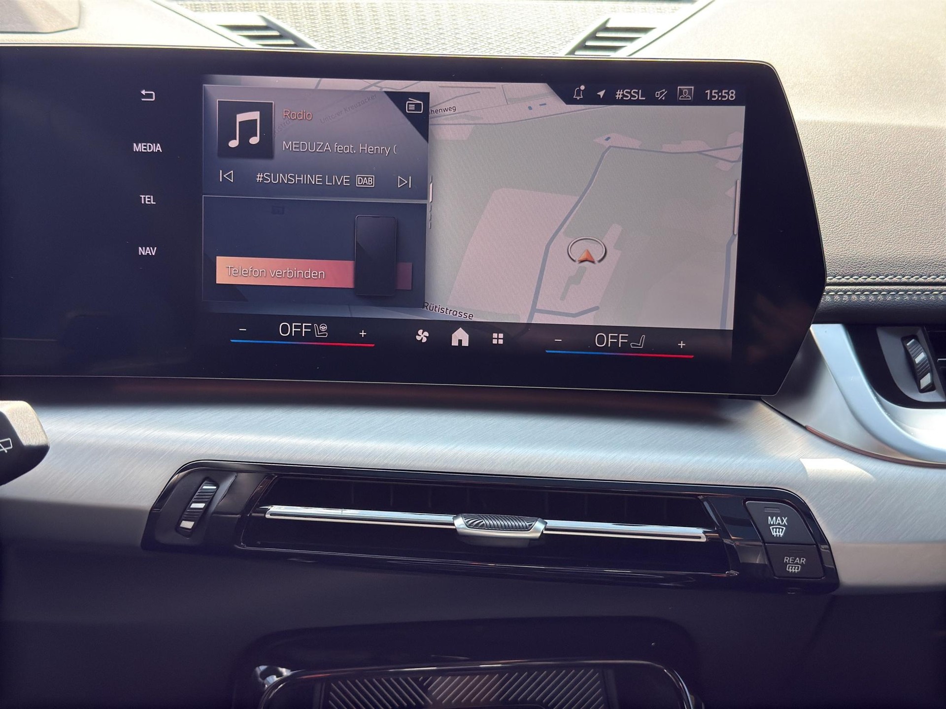 BMW X1 30e xDrive paddles-image-12