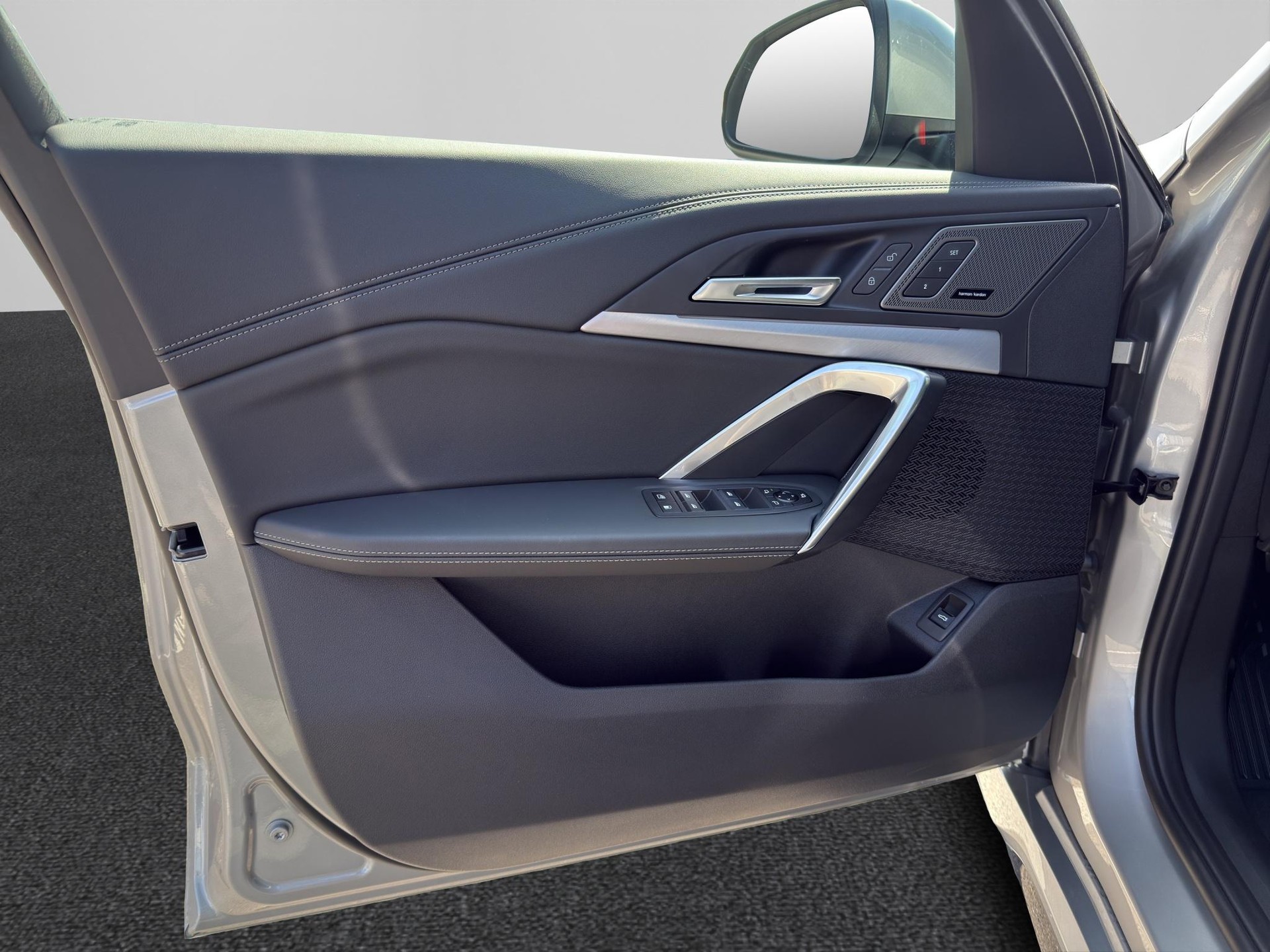 BMW X1 30e xDrive paddles-image-9