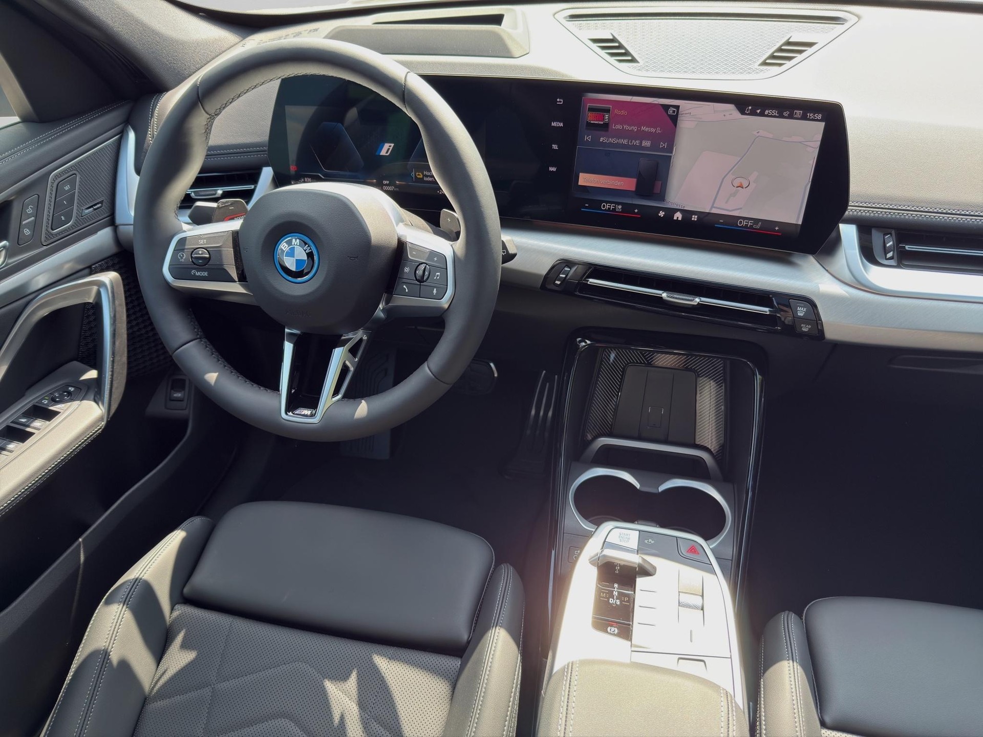 BMW X1 30e xDrive paddles-image-13