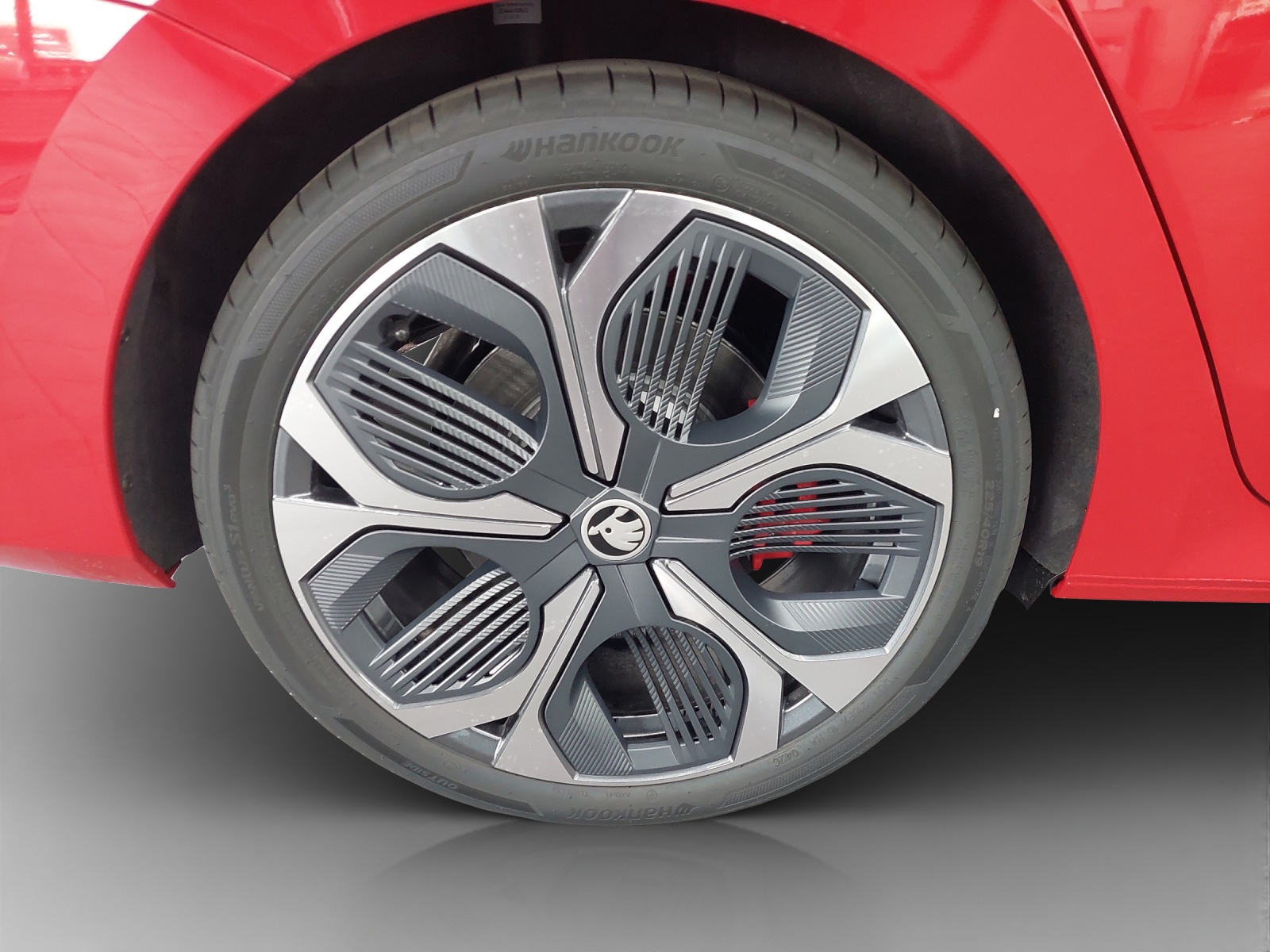 SKODA Octavia Combi 2.0 TSI DSG RS 30 Years Edition-image-13