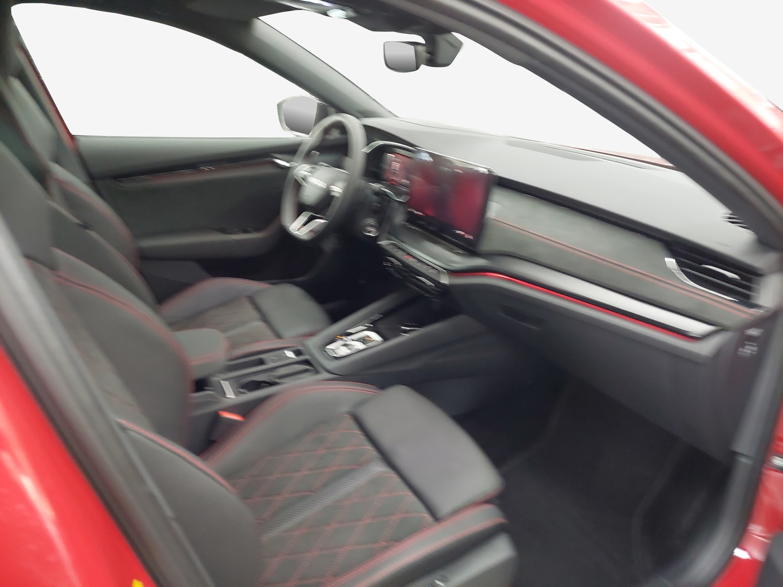 SKODA Octavia Combi 2.0 TSI DSG RS 30 Years Edition-image-14