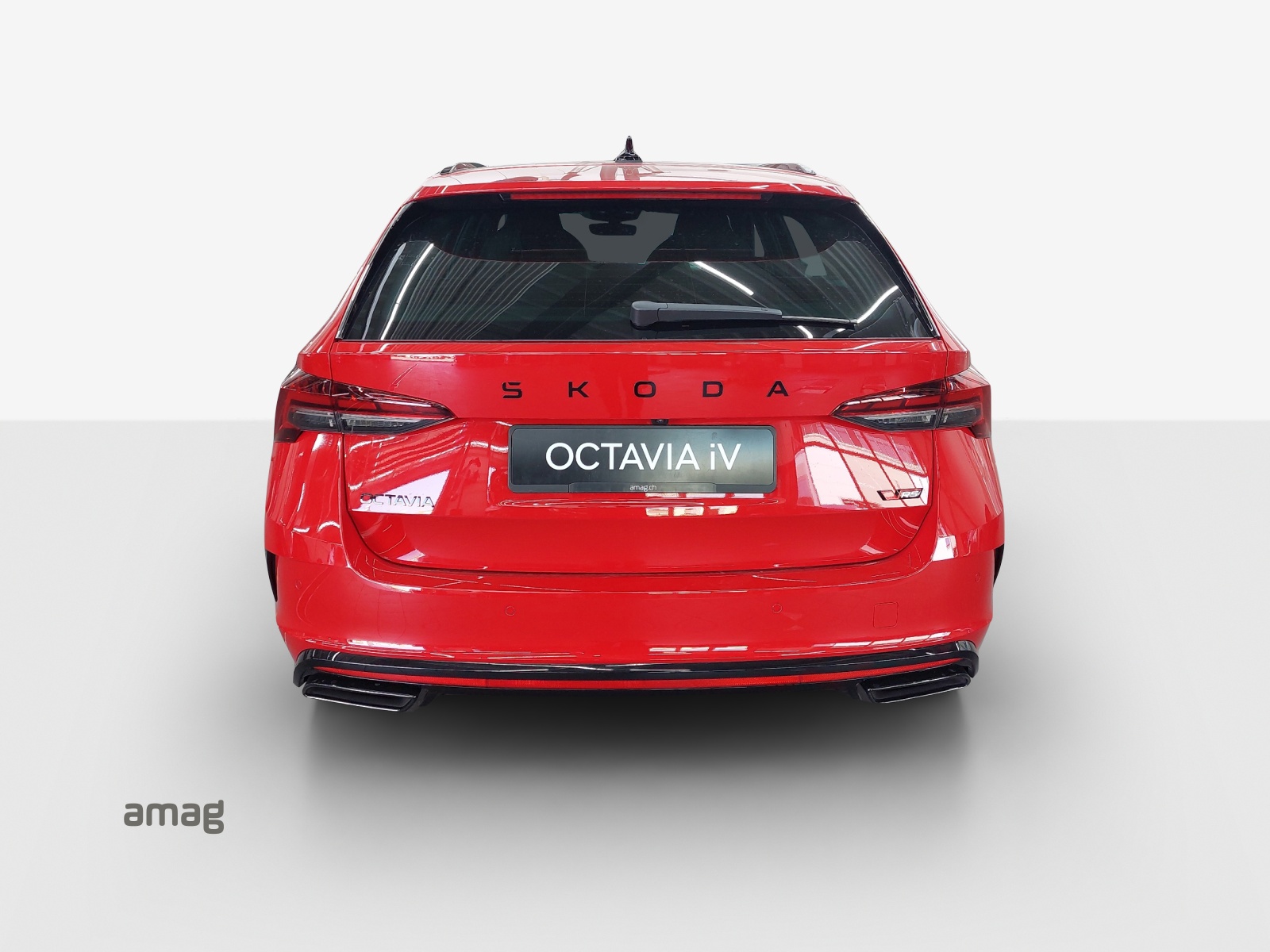 SKODA Octavia Combi 2.0 TSI DSG RS 30 Years Edition-image-3