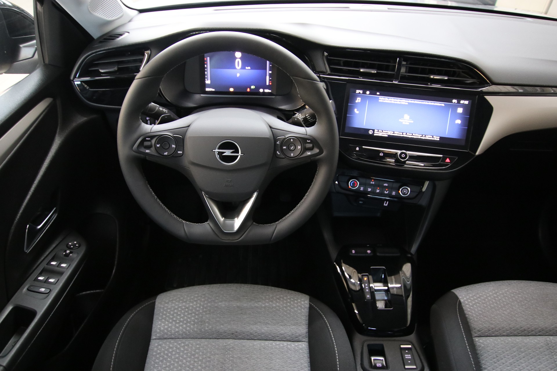 OPEL Corsa 1.2 TP Edition A-image-10