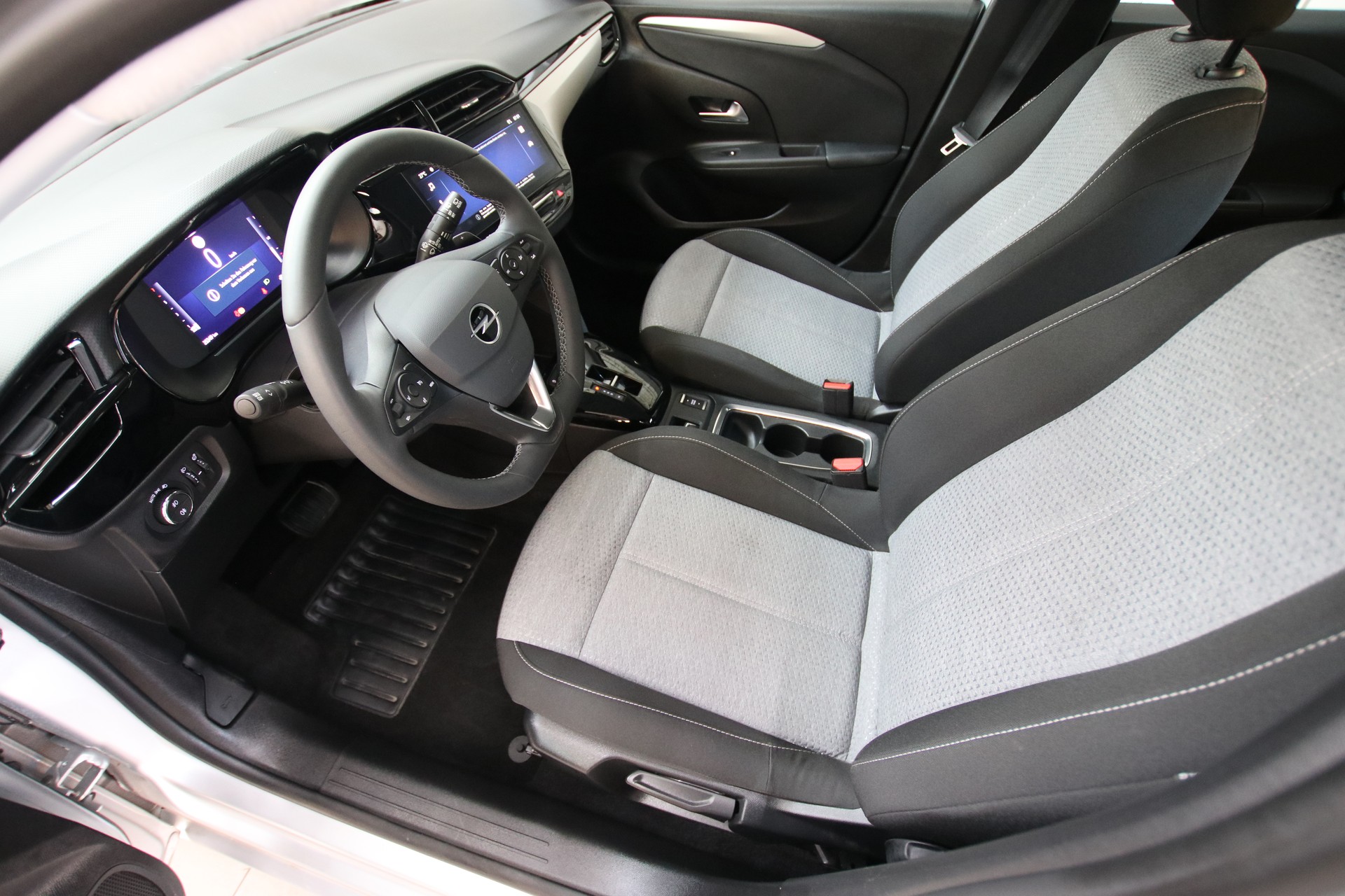 OPEL Corsa 1.2 TP Edition A-image-11