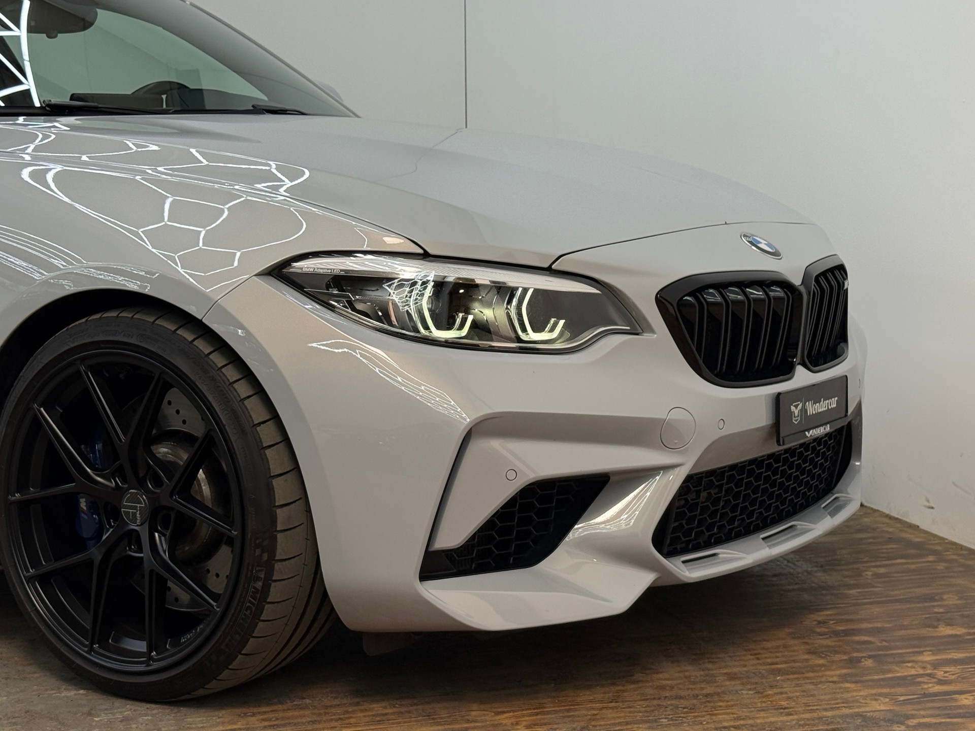 BMW M2 Competition Drivelogic-showroom-element-1