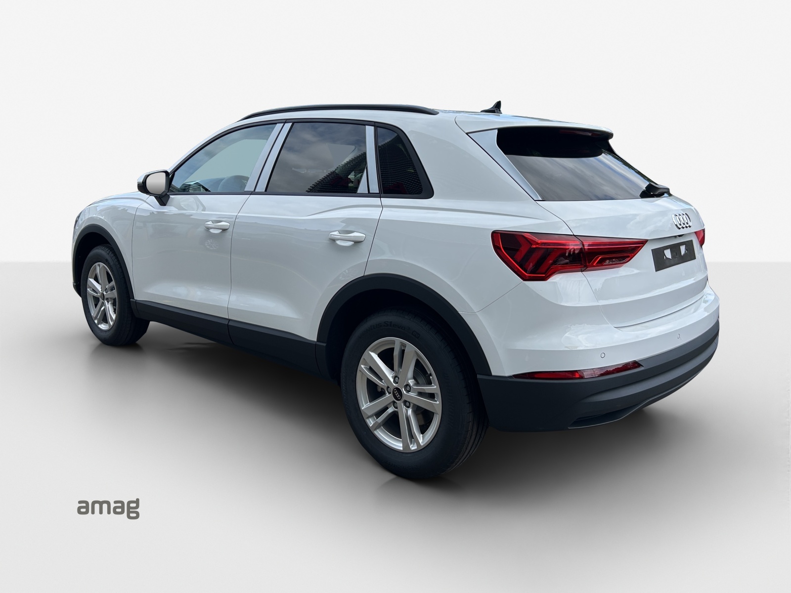 AUDI Q3 35 TFSI Attraction S-tronic-image-2