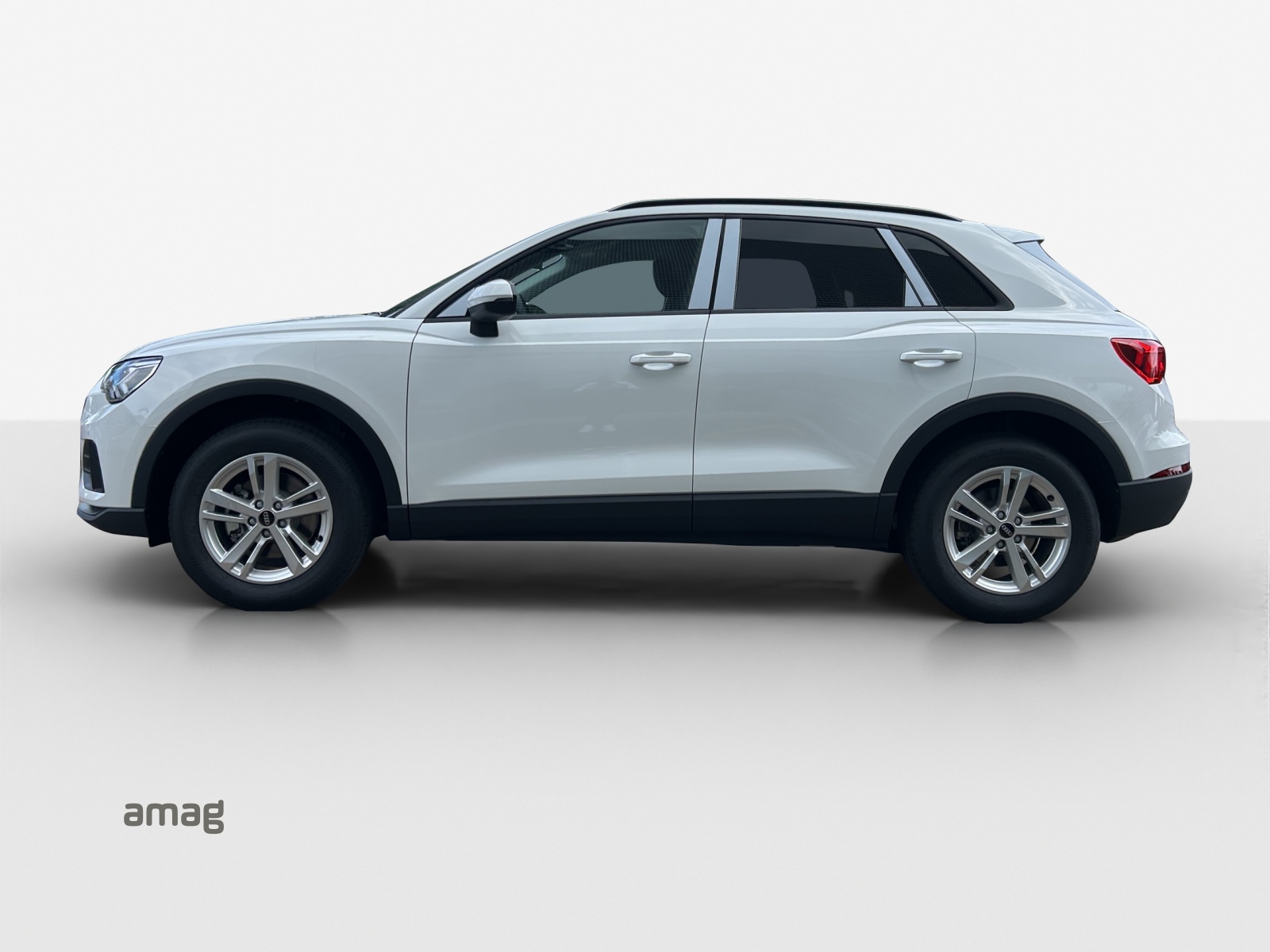 AUDI Q3 35 TFSI Attraction S-tronic-image-1