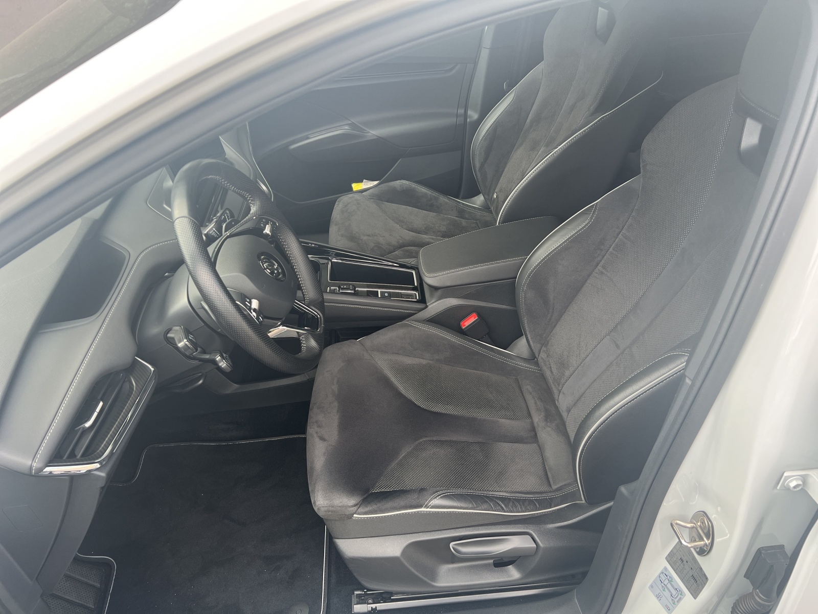 SKODA Enyaq iV 60 SportLine-image-5
