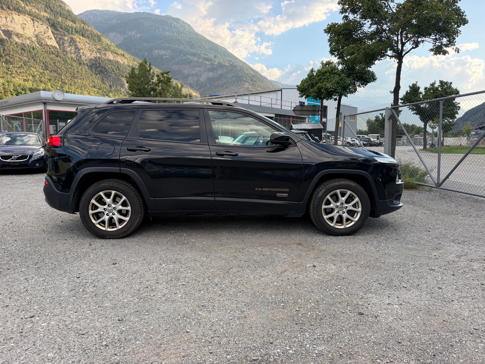 JEEP Cherokee 2.2TD Longitude Sw- Black Ed. AWD 9ATX-image-4