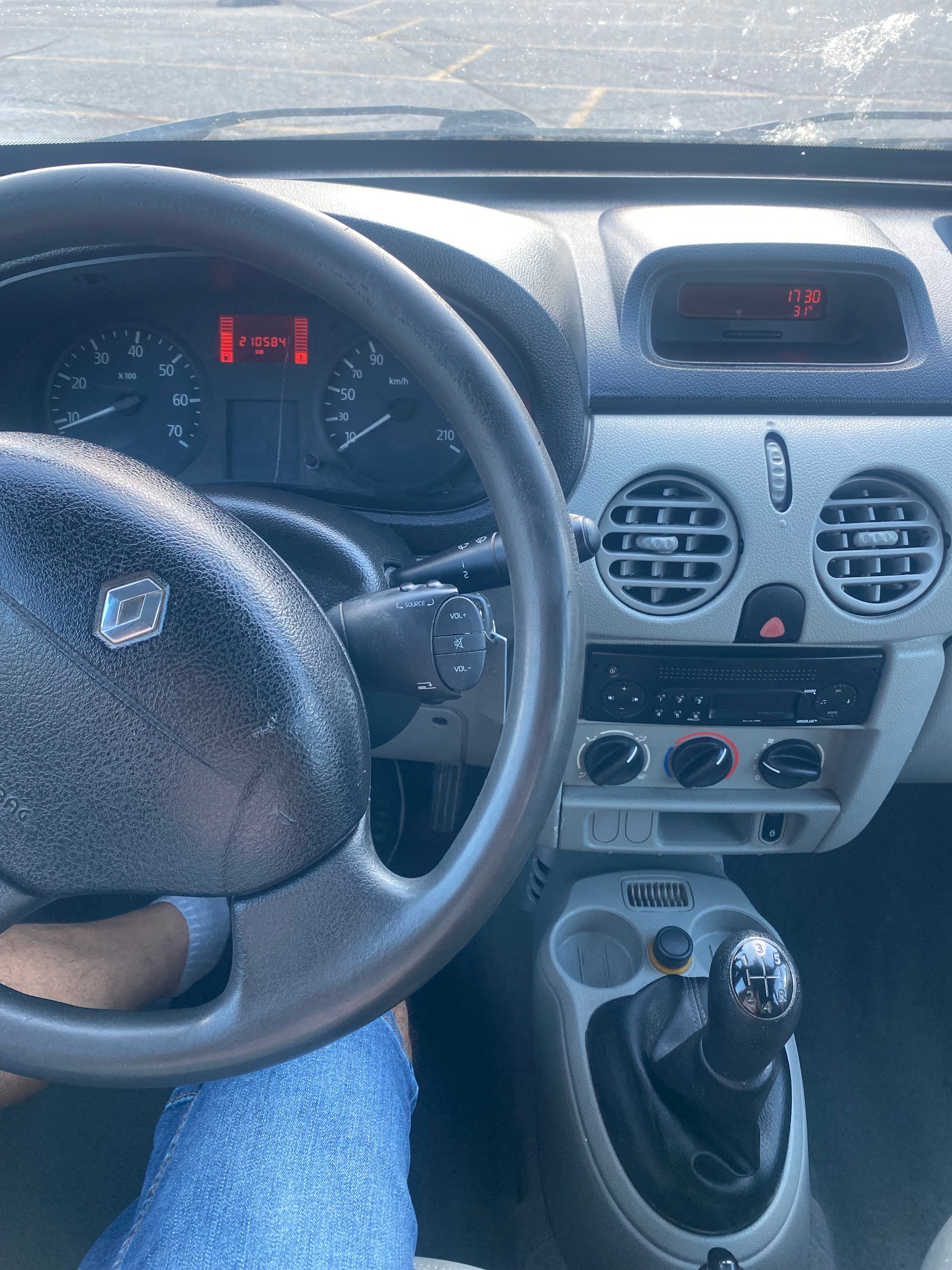 RENAULT Kangoo 1.5 dCi-image-12