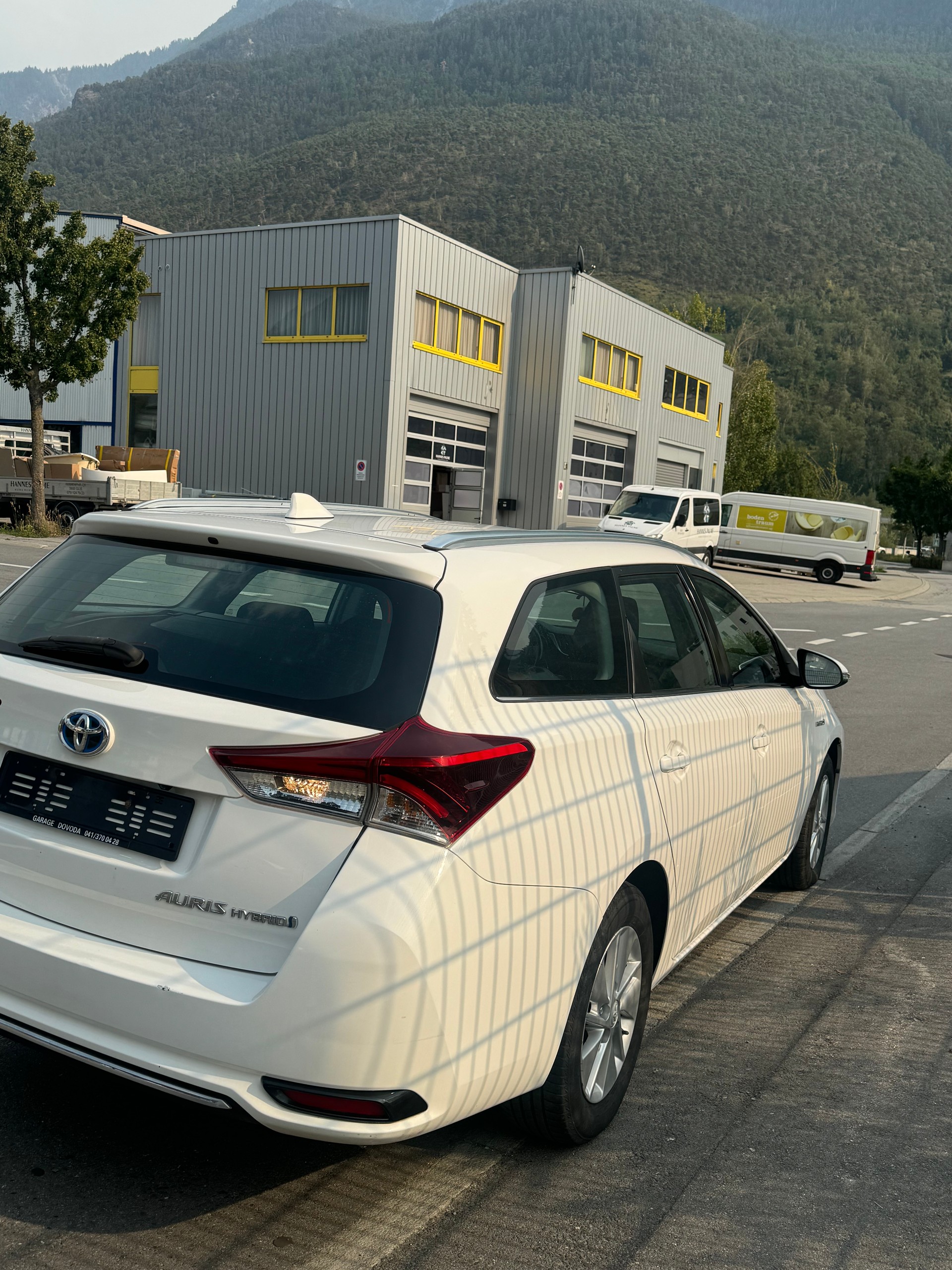 TOYOTA Auris Touring Sports 1.8 HSD Sol e-CVT-image-8