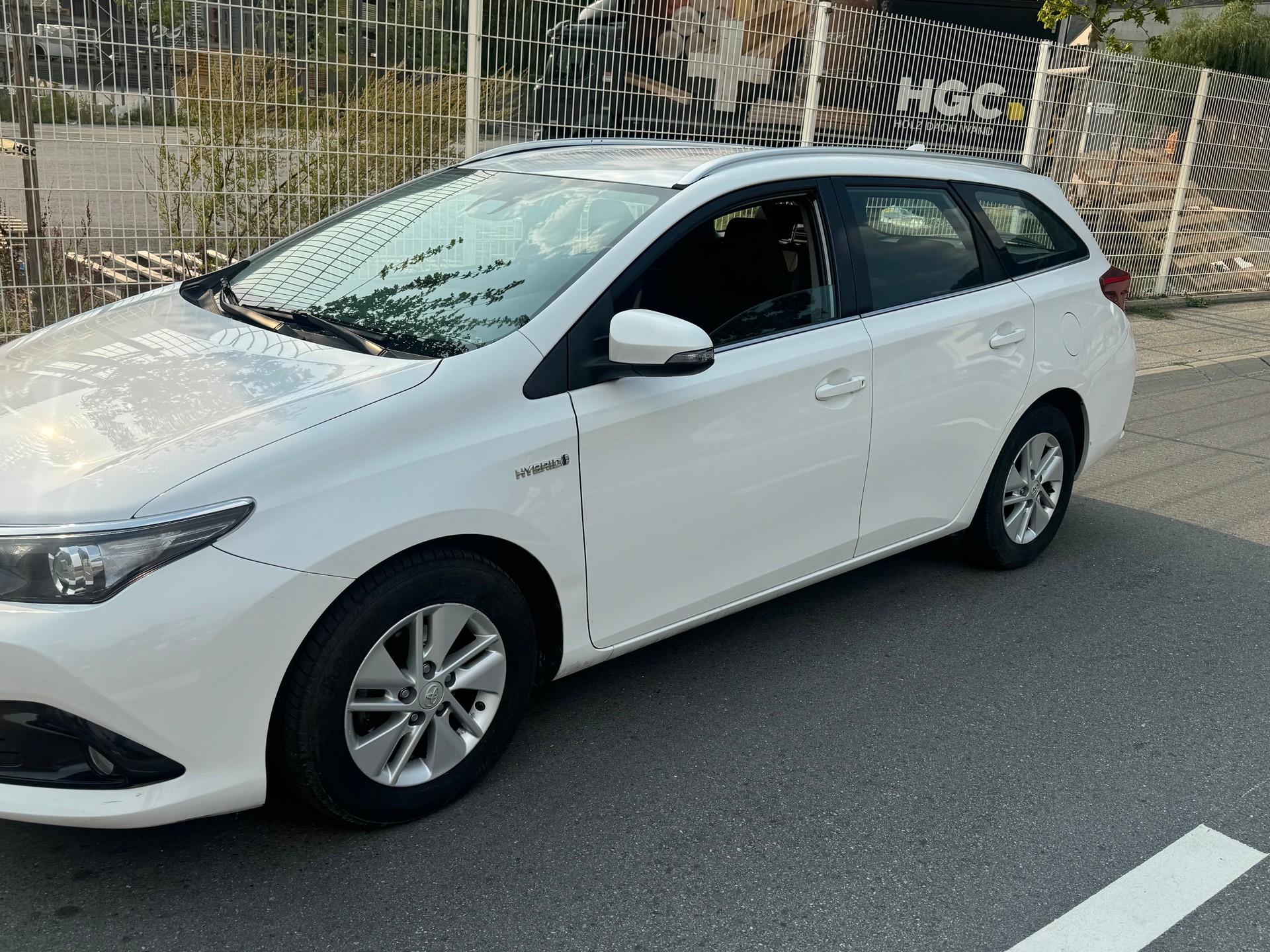 TOYOTA Auris Touring Sports 1.8 HSD Sol e-CVT-image-5
