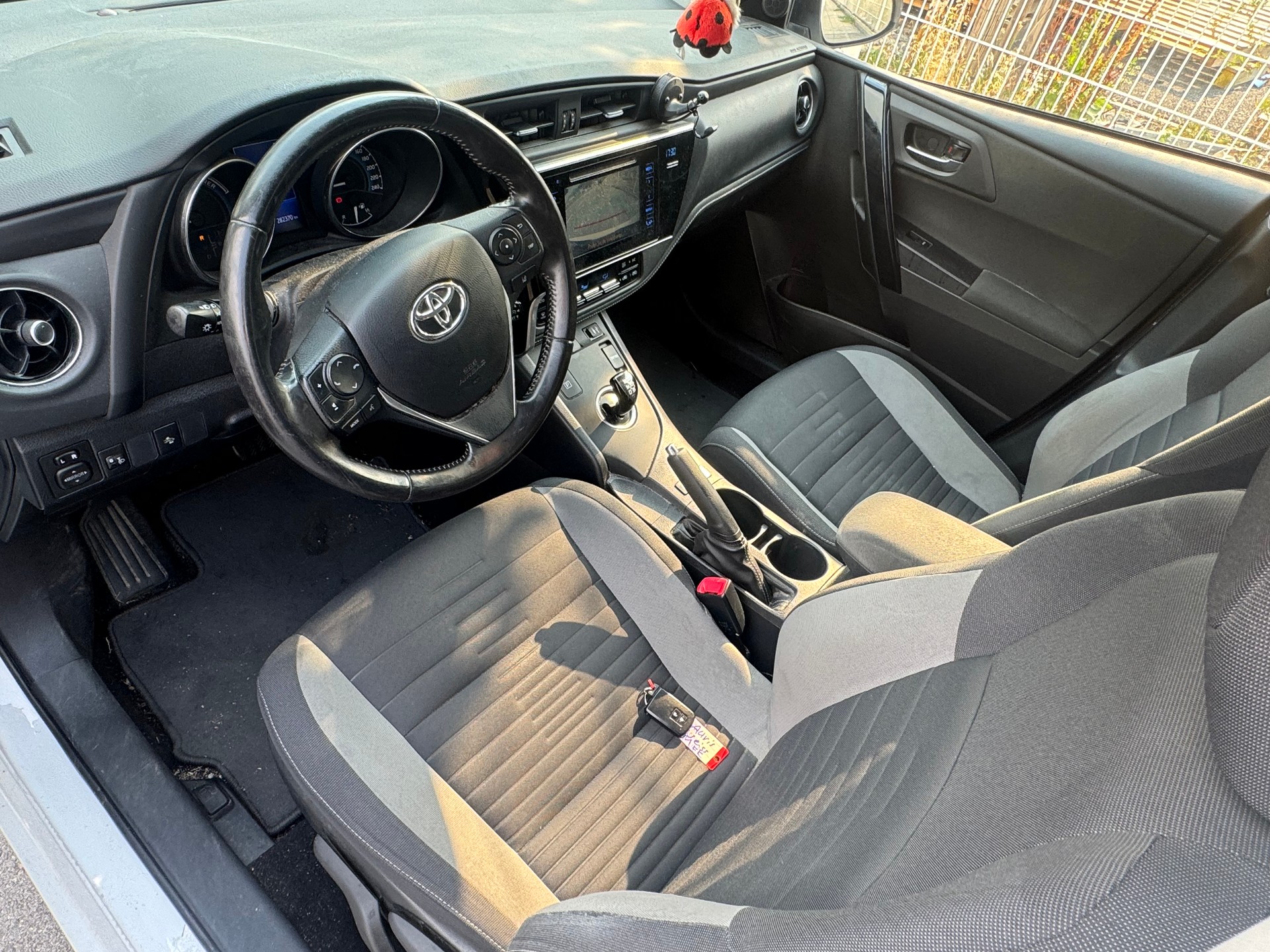 TOYOTA Auris Touring Sports 1.8 HSD Sol e-CVT-image-13