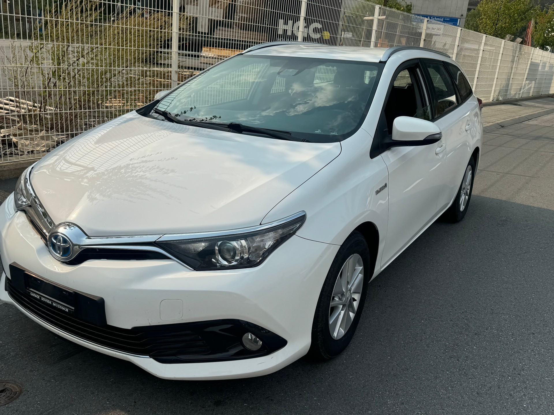 TOYOTA Auris Touring Sports 1.8 HSD Sol e-CVT-image-3