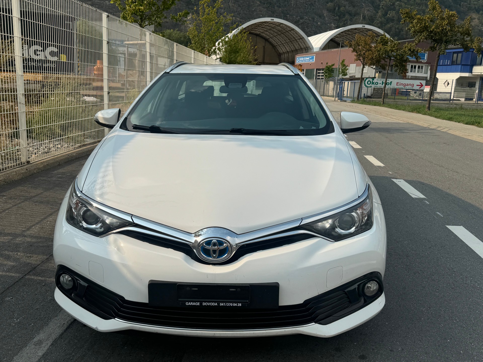TOYOTA Auris Touring Sports 1.8 HSD Sol e-CVT-image-0