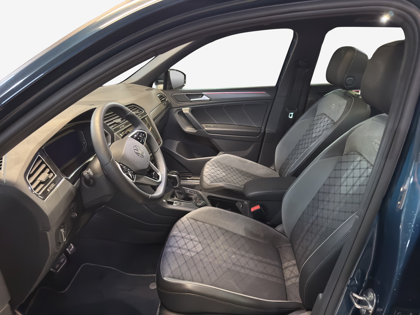 VW Tiguan 2.0TSI R-Line 4Motion DSG-image-7