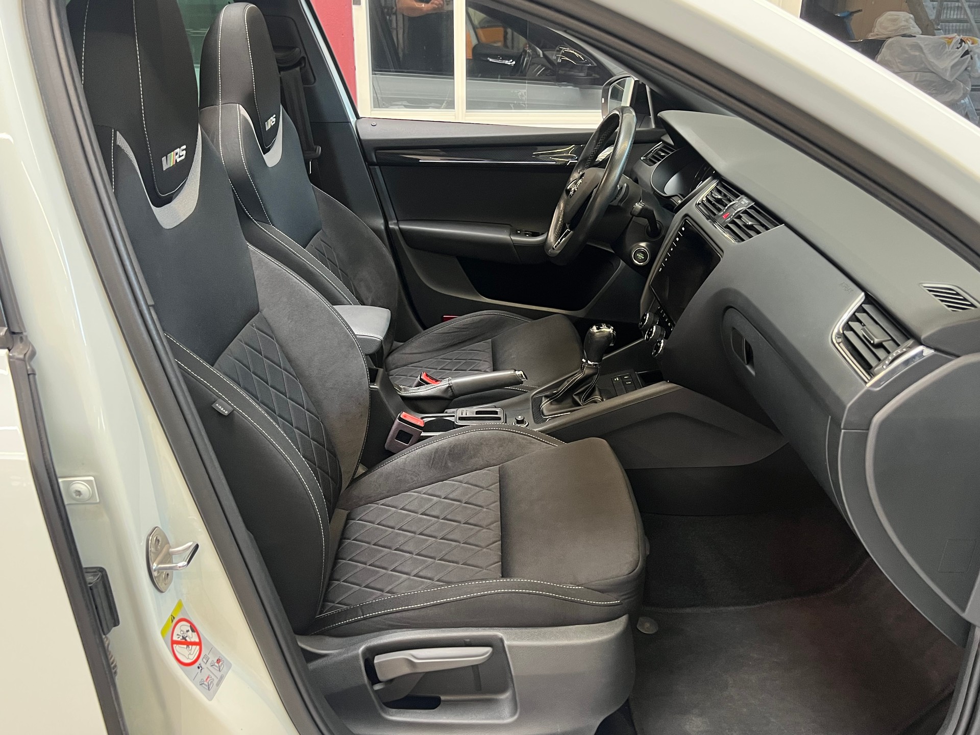 SKODA Octavia Combi 2.0 TSI RS DSG-image-13
