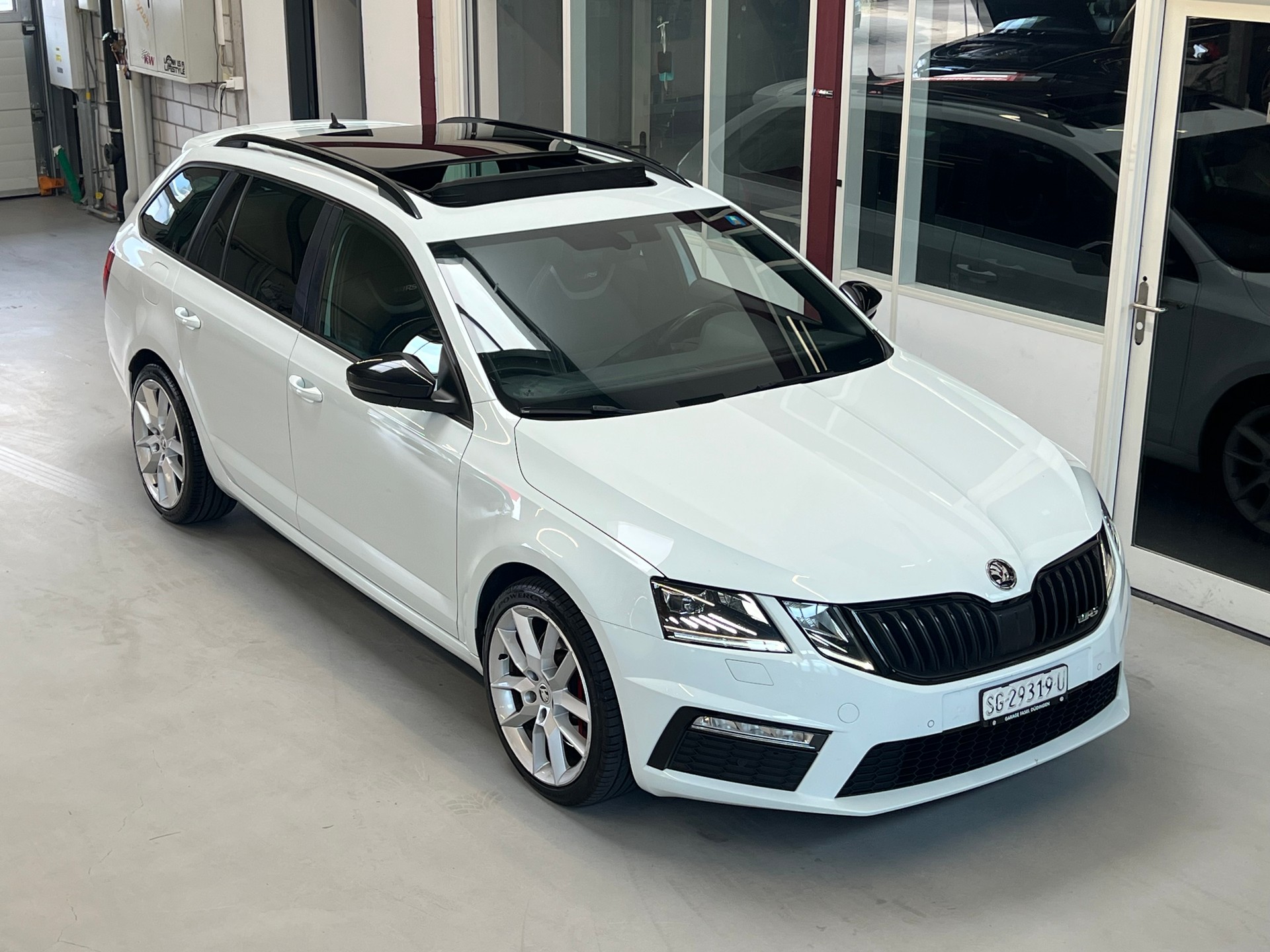 SKODA Octavia Combi 2.0 TSI RS DSG-image-0