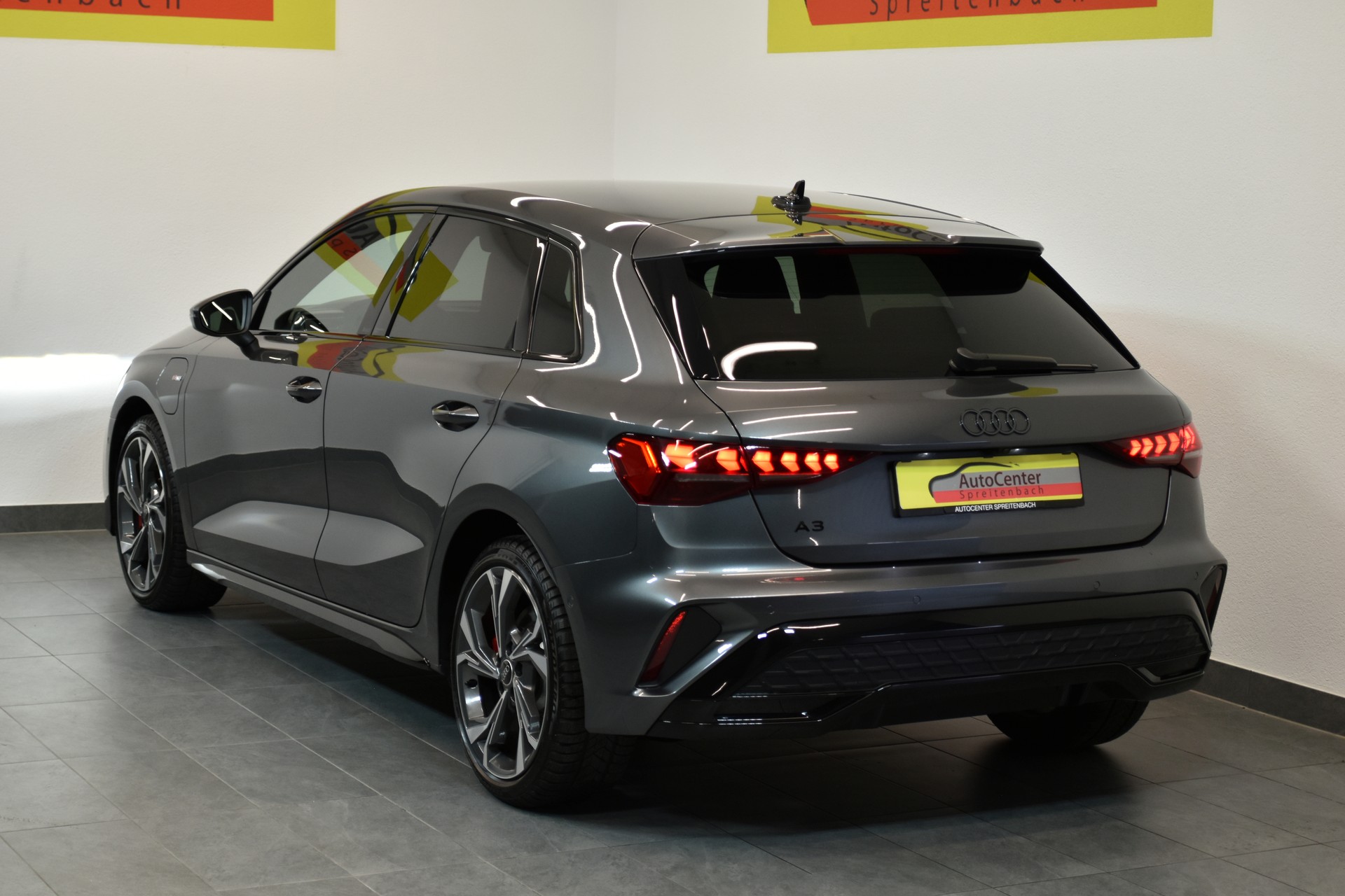 AUDI A3 Sportback 45 TFSI e S line S-tronic Attraction-image-9