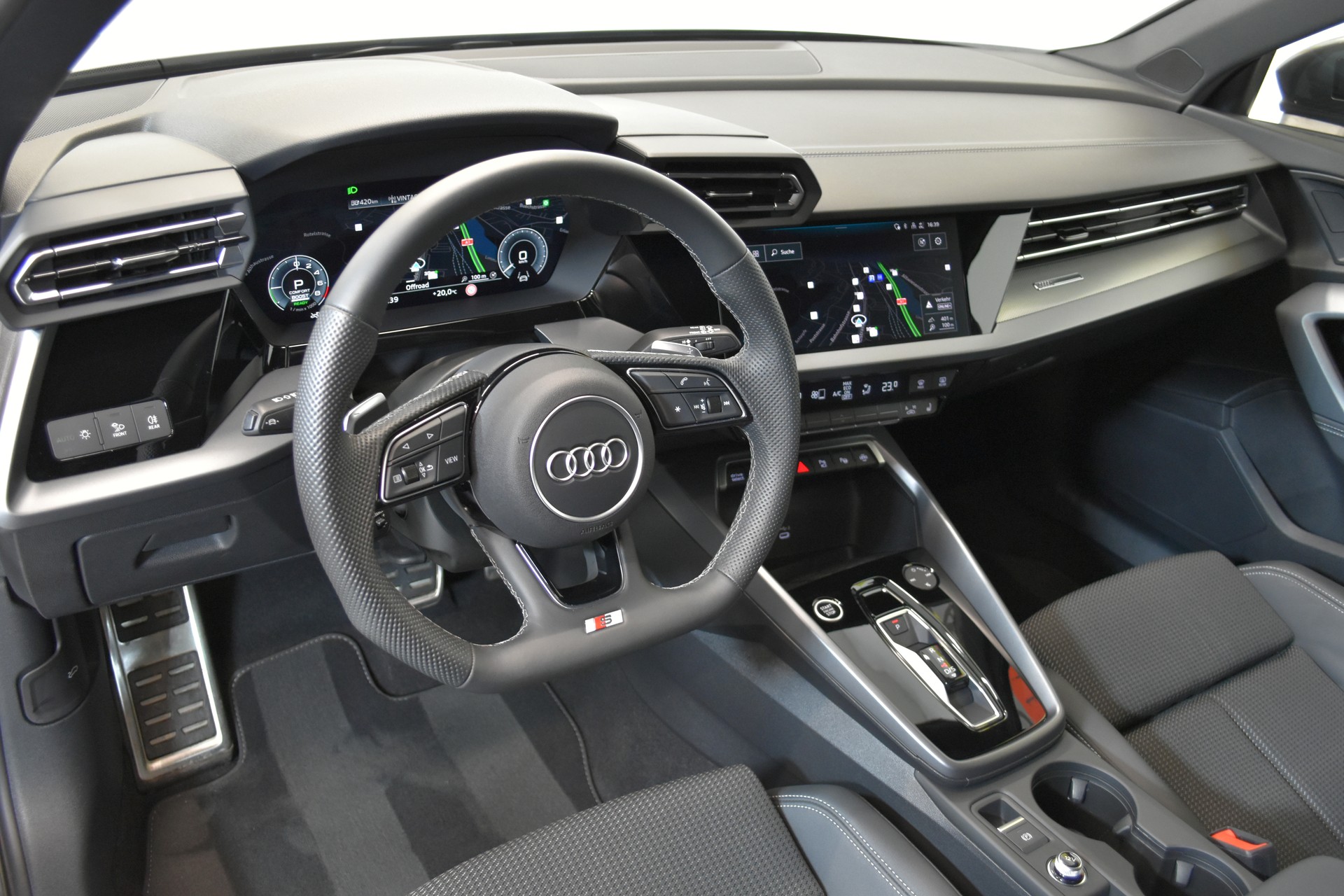 AUDI A3 Sportback 45 TFSI e S line S-tronic Attraction-image-5