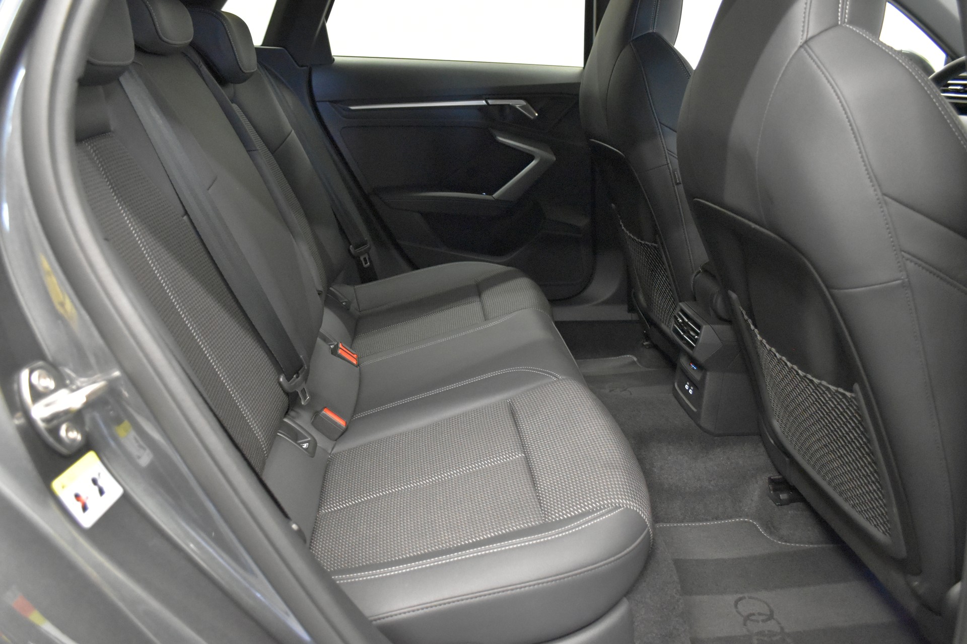 AUDI A3 Sportback 45 TFSI e S line S-tronic Attraction-image-7
