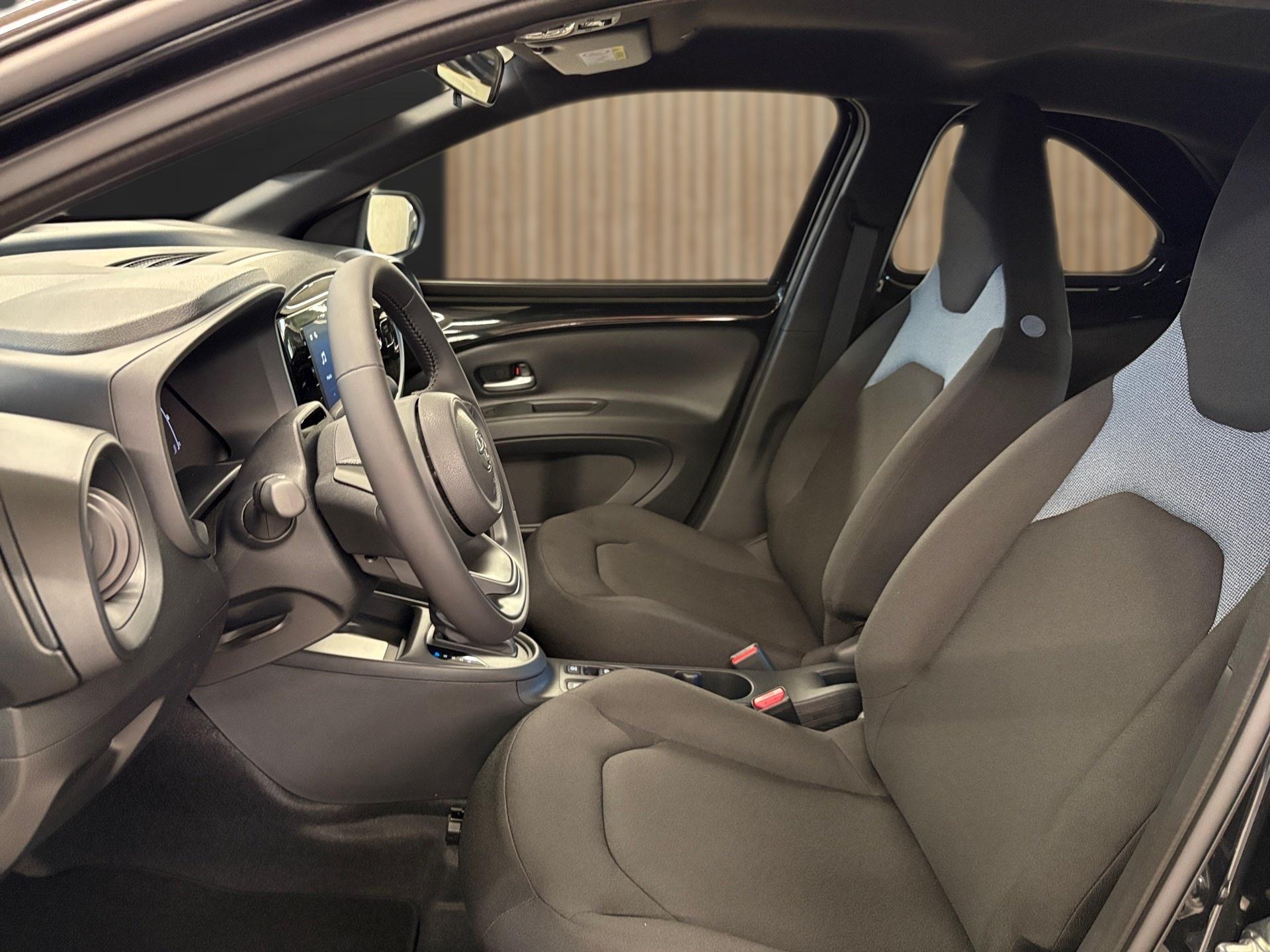TOYOTA Aygo X 1.5 Comfort e-CVT-image-10