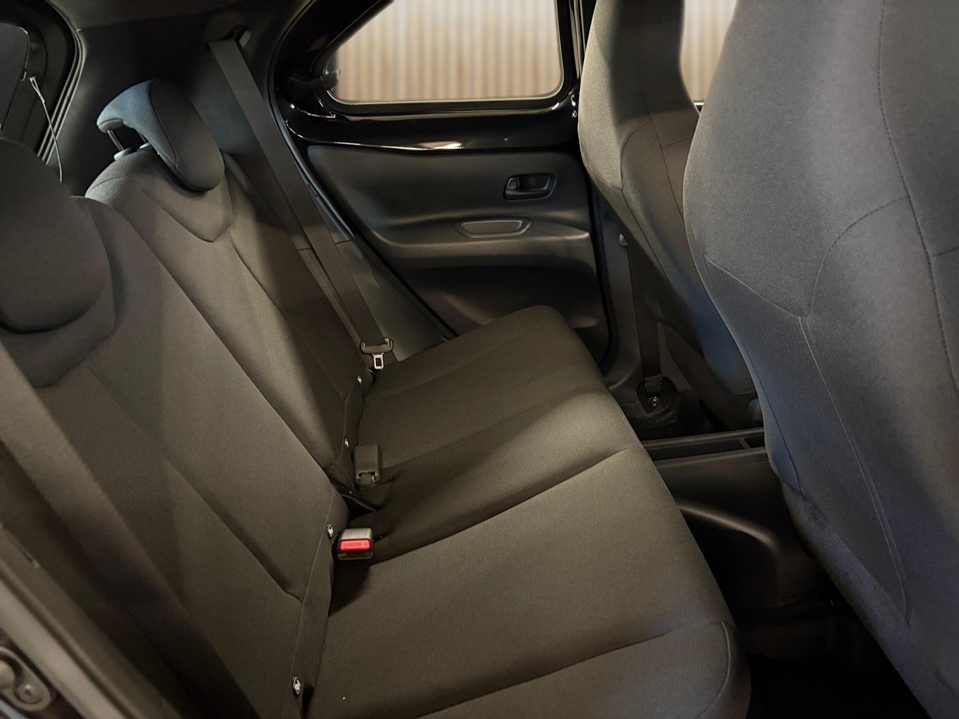 TOYOTA Aygo X 1.5 Comfort e-CVT-image-13