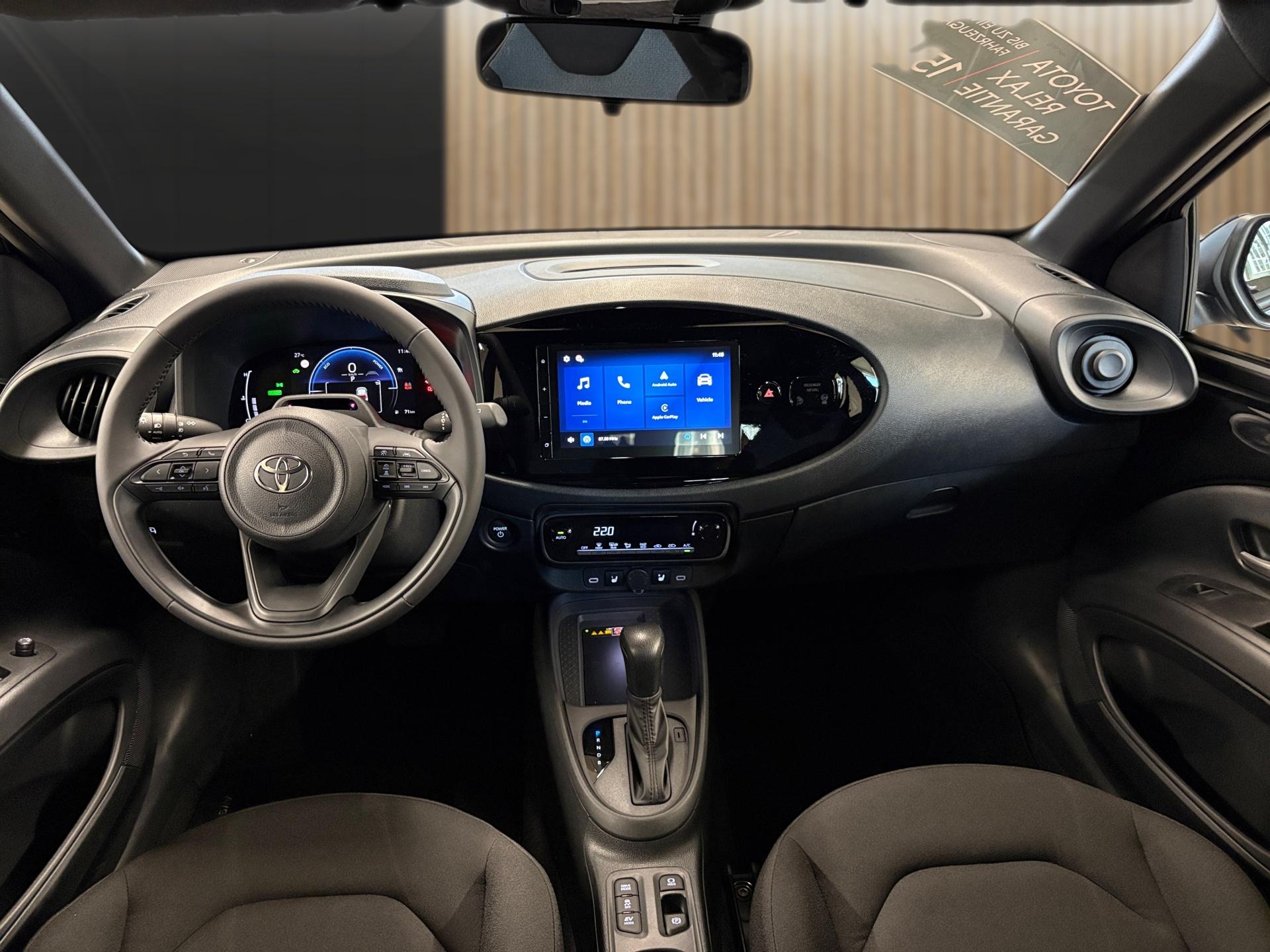 TOYOTA Aygo X 1.5 Comfort e-CVT-image-12