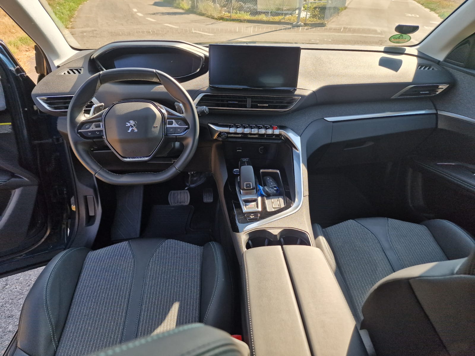 PEUGEOT 3008 1.2 PureTech Allure EAT8-image-3