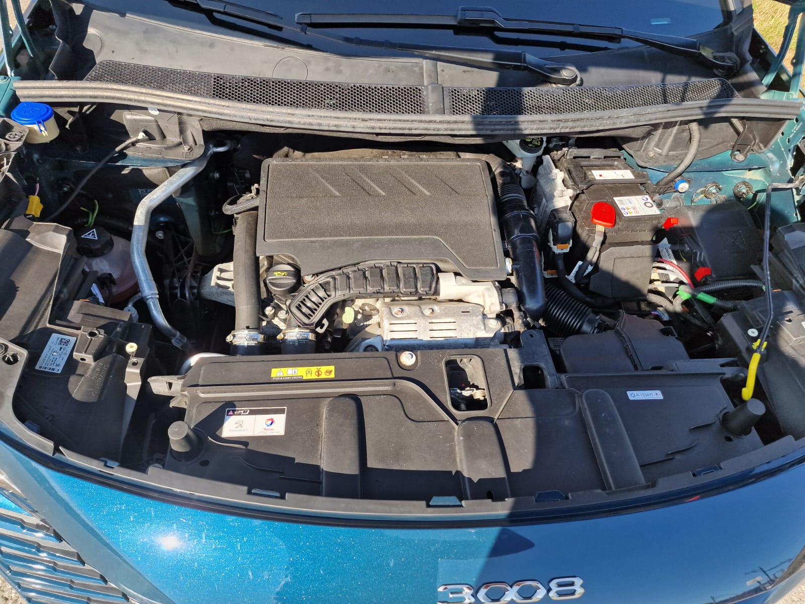 PEUGEOT 3008 1.2 PureTech Allure EAT8-image-8