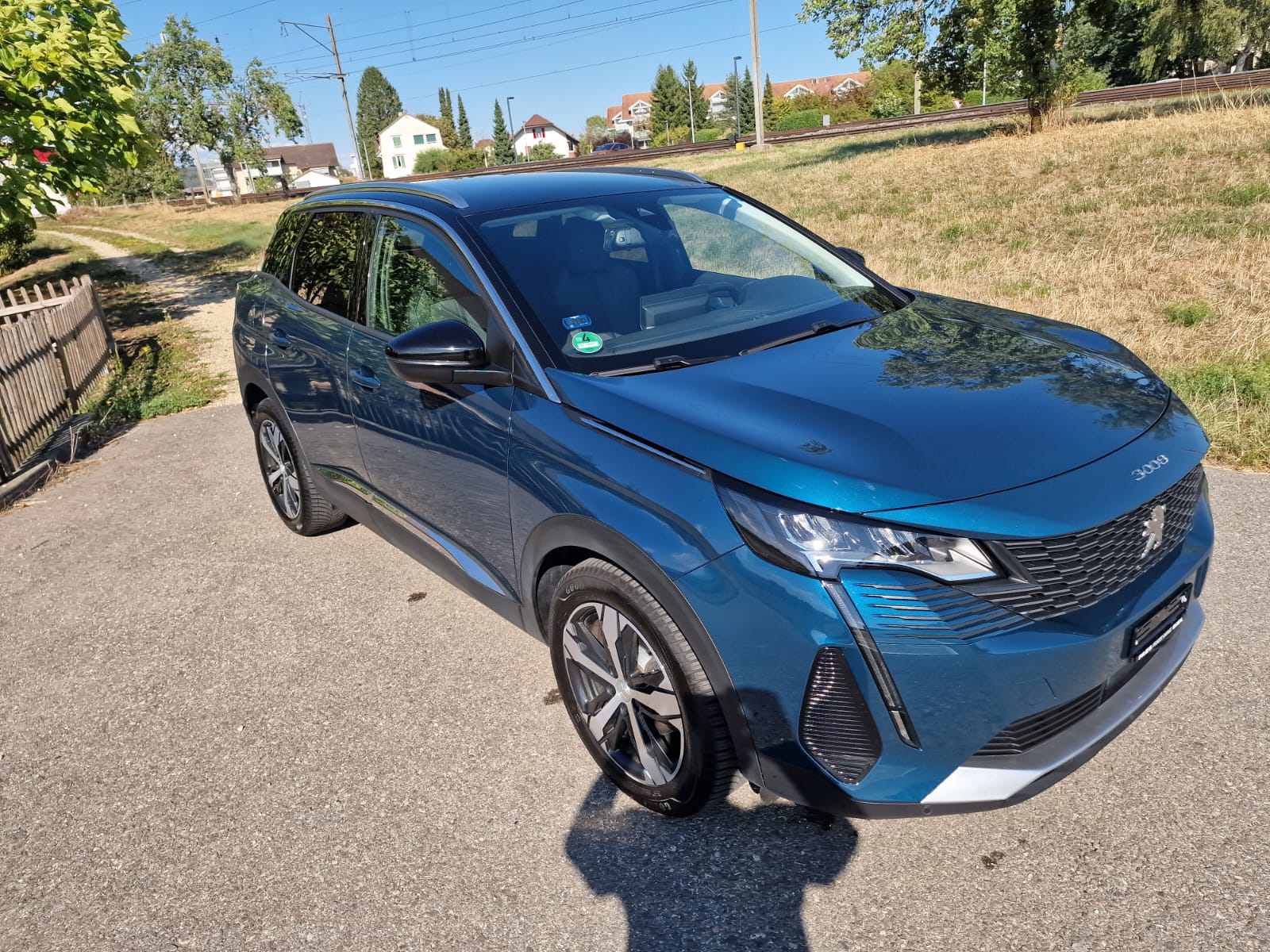 PEUGEOT 3008 1.2 PureTech Allure EAT8-image-1