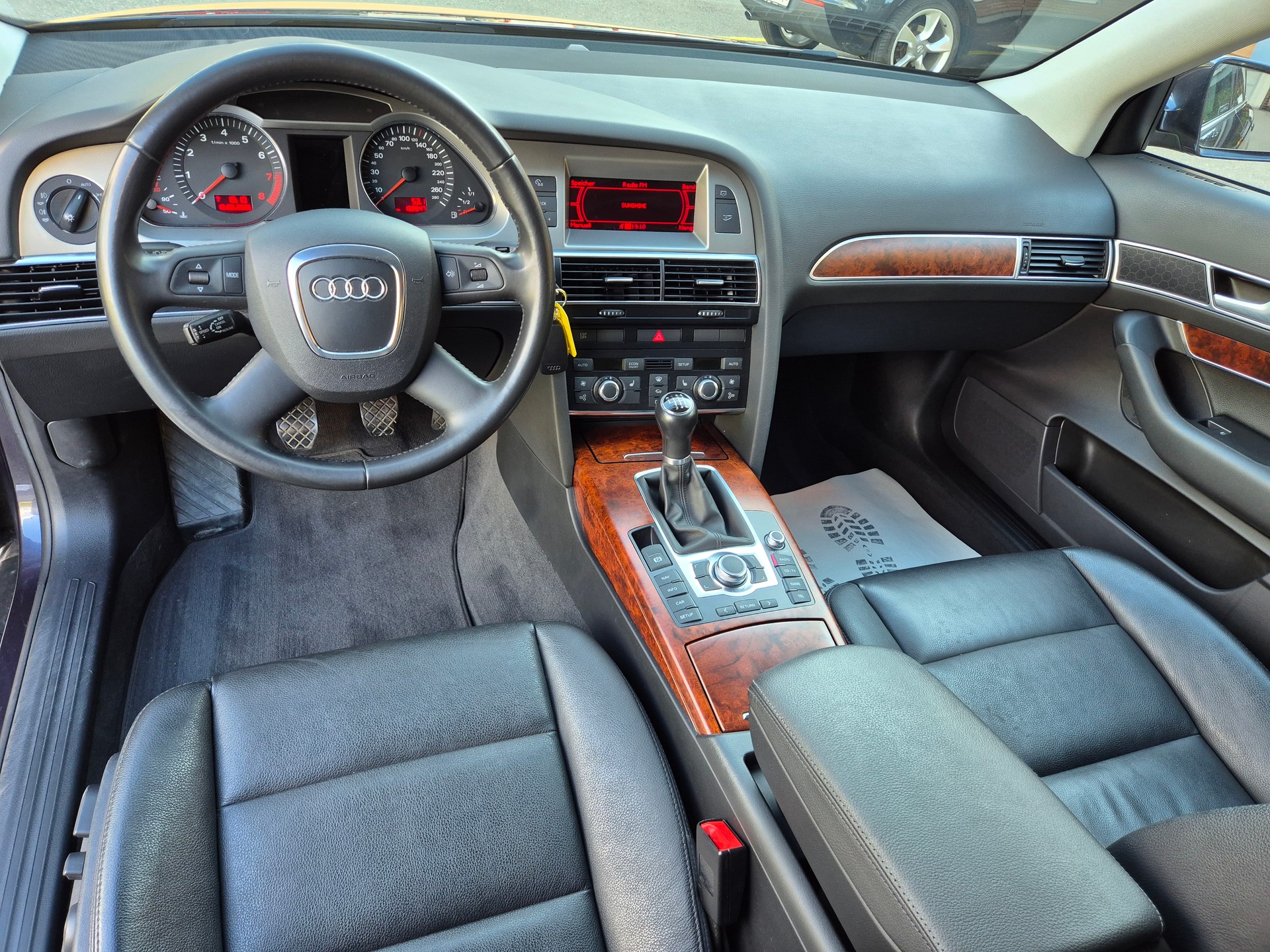 AUDI A6 Avant 2.4 V6-image-6