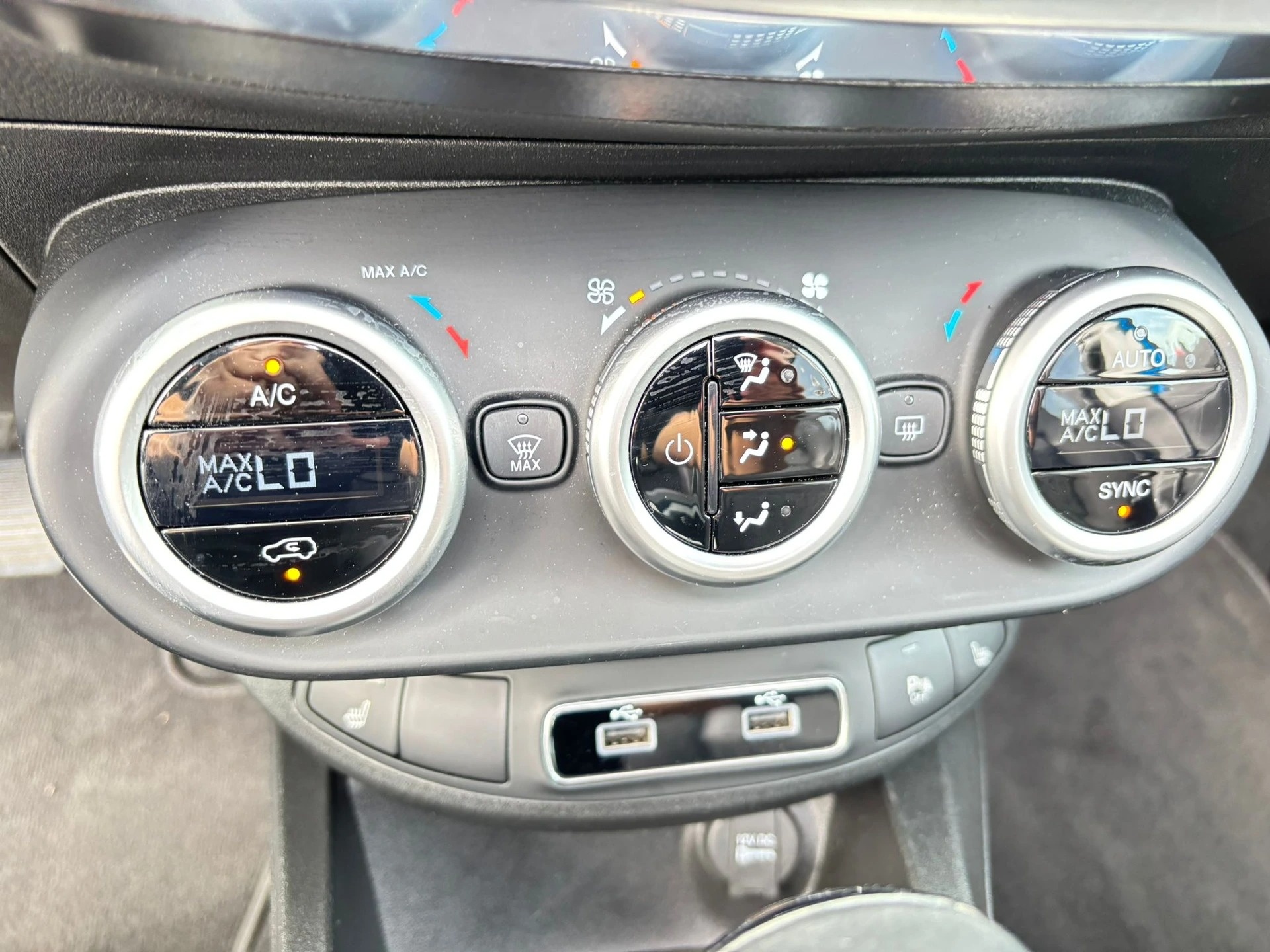 FIAT 500 X 1.5 Hybrid Dolcevita Swiss Edition-image-10